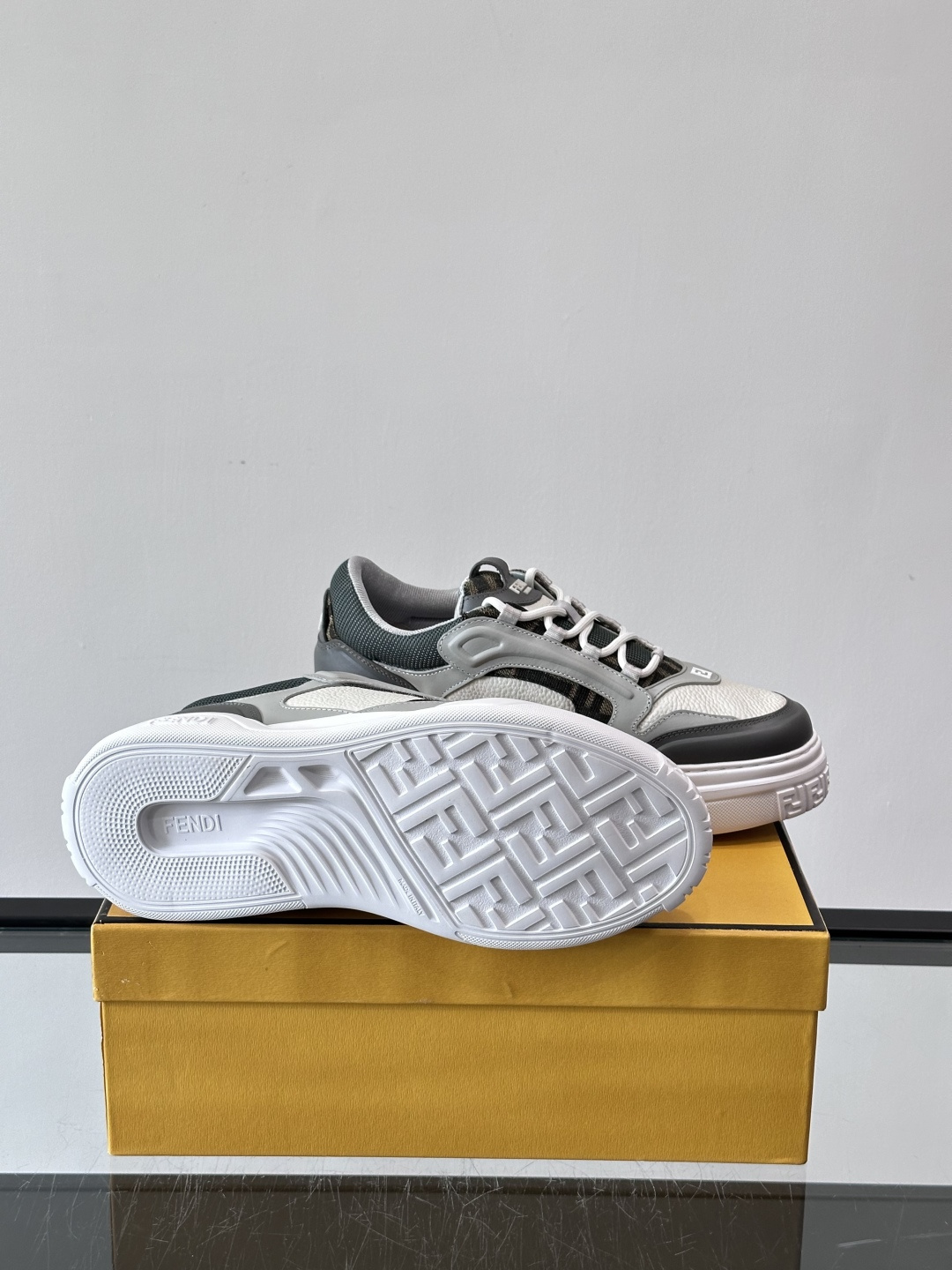 Fendi芬迪春夏最新走秀款运动鞋 25秀场出镜率最高的单品 原版购入开发 一比一复刻 设计师Kim J