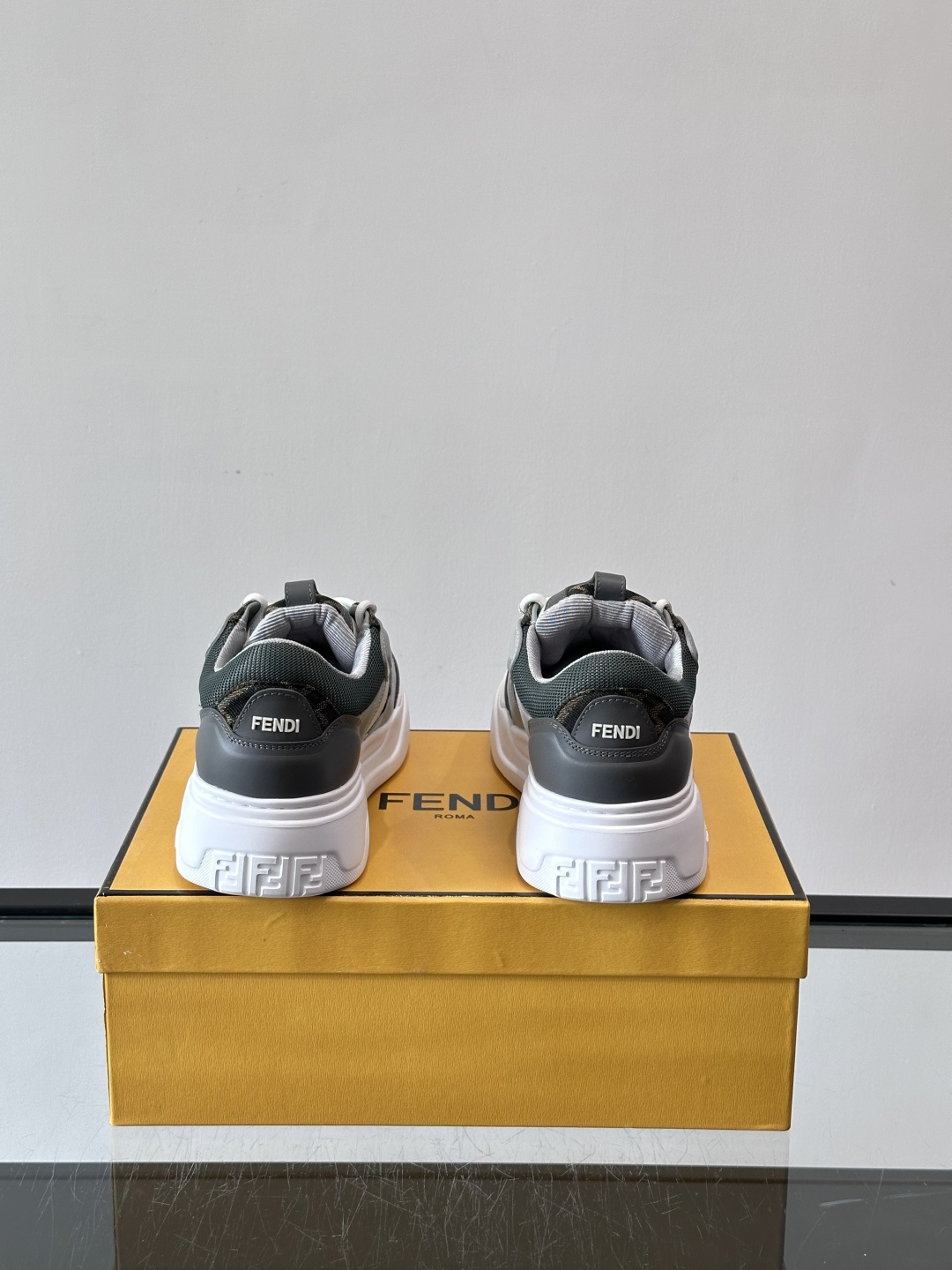 Fendi芬迪春夏最新走秀款运动鞋 25秀场出镜率最高的单品 原版购入开发 一比一复刻 设计师Kim J