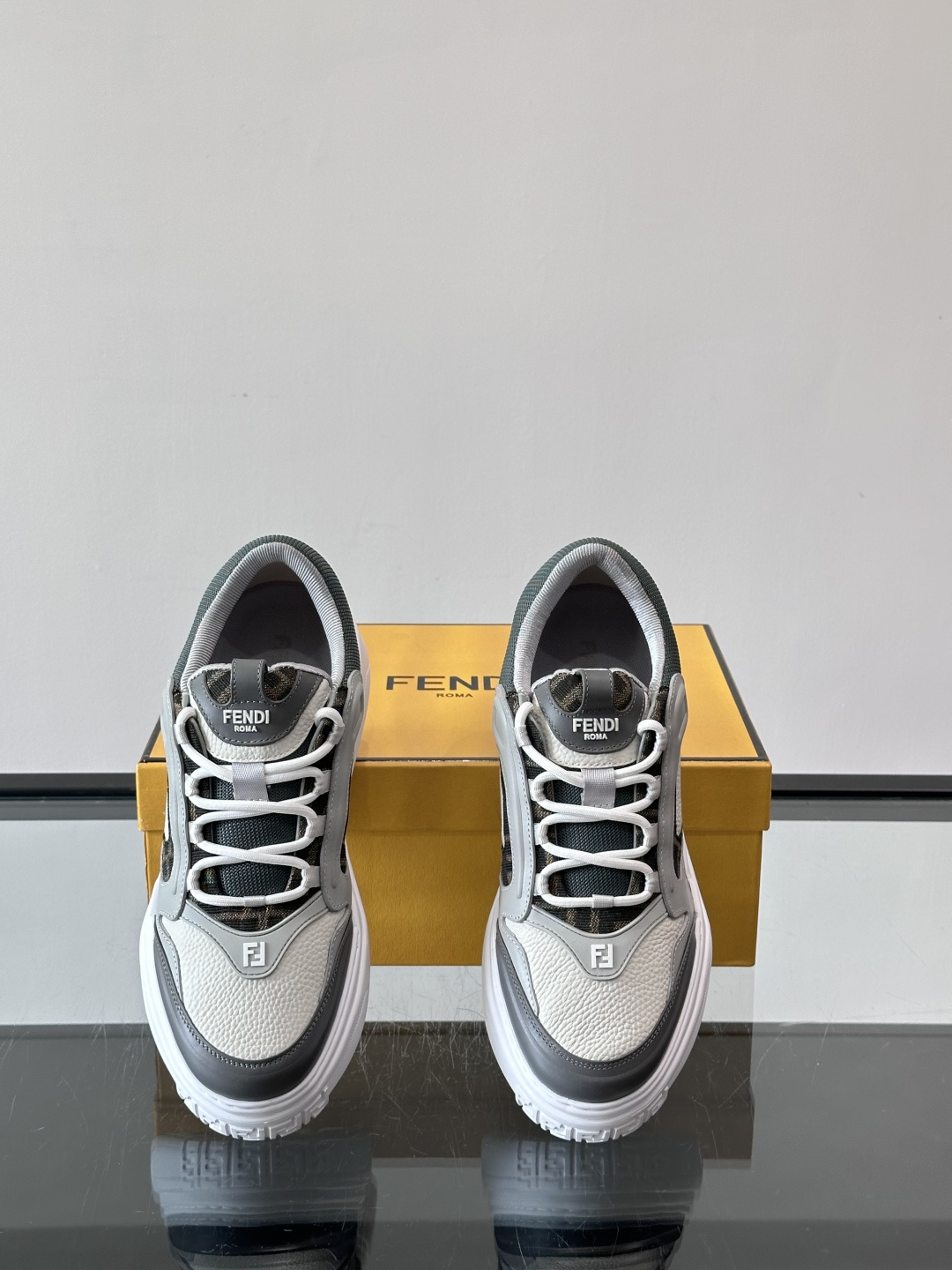 Fendi芬迪春夏最新走秀款运动鞋 25秀场出镜率最高的单品 原版购入开发 一比一复刻 设计师Kim J