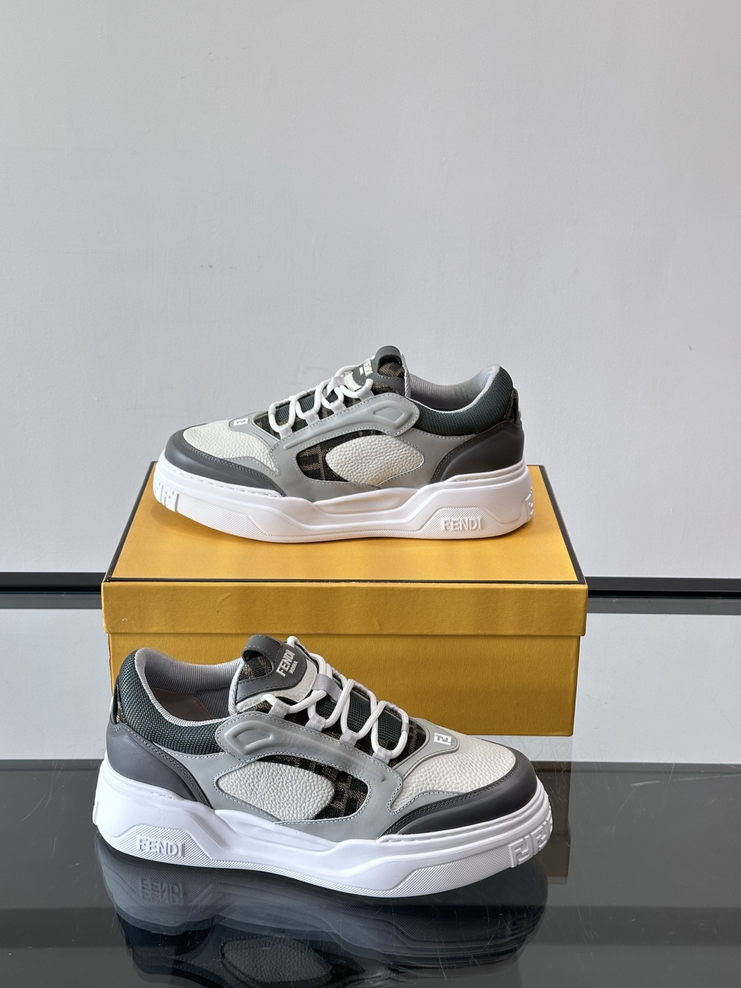 Fendi芬迪春夏最新走秀款运动鞋 25秀场出镜率最高的单品 原版购入开发 一比一复刻 设计师Kim J
