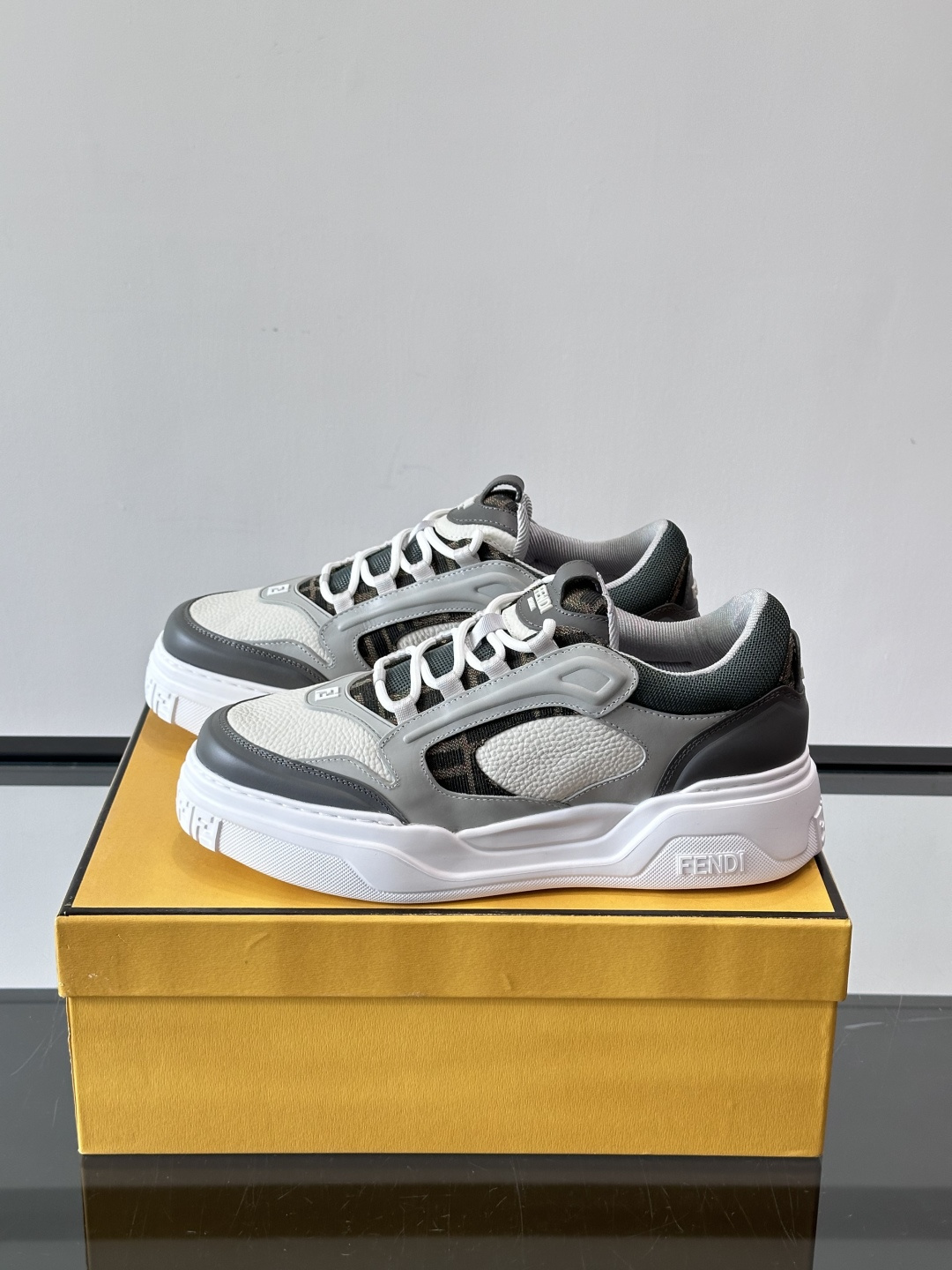 Fendi芬迪春夏最新走秀款运动鞋 25秀场出镜率最高的单品 原版购入开发 一比一复刻 设计师Kim J