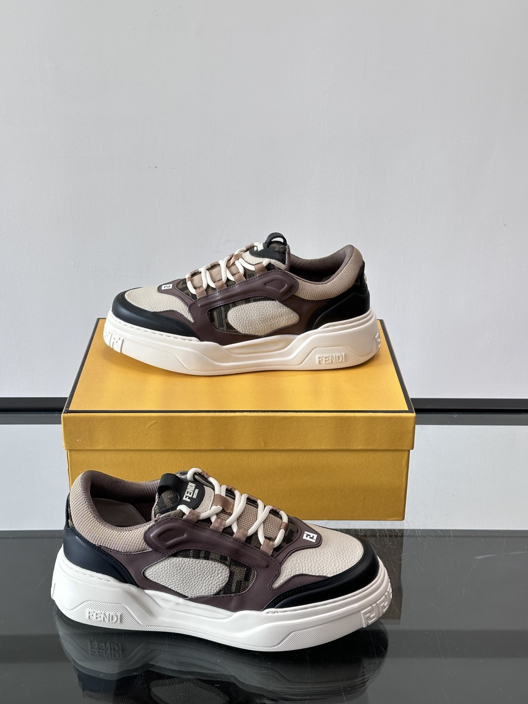 Fendi芬迪春夏最新走秀款运动鞋 25秀场出镜率最高的单品 原版购入开发 一比一复刻 设计师Kim J