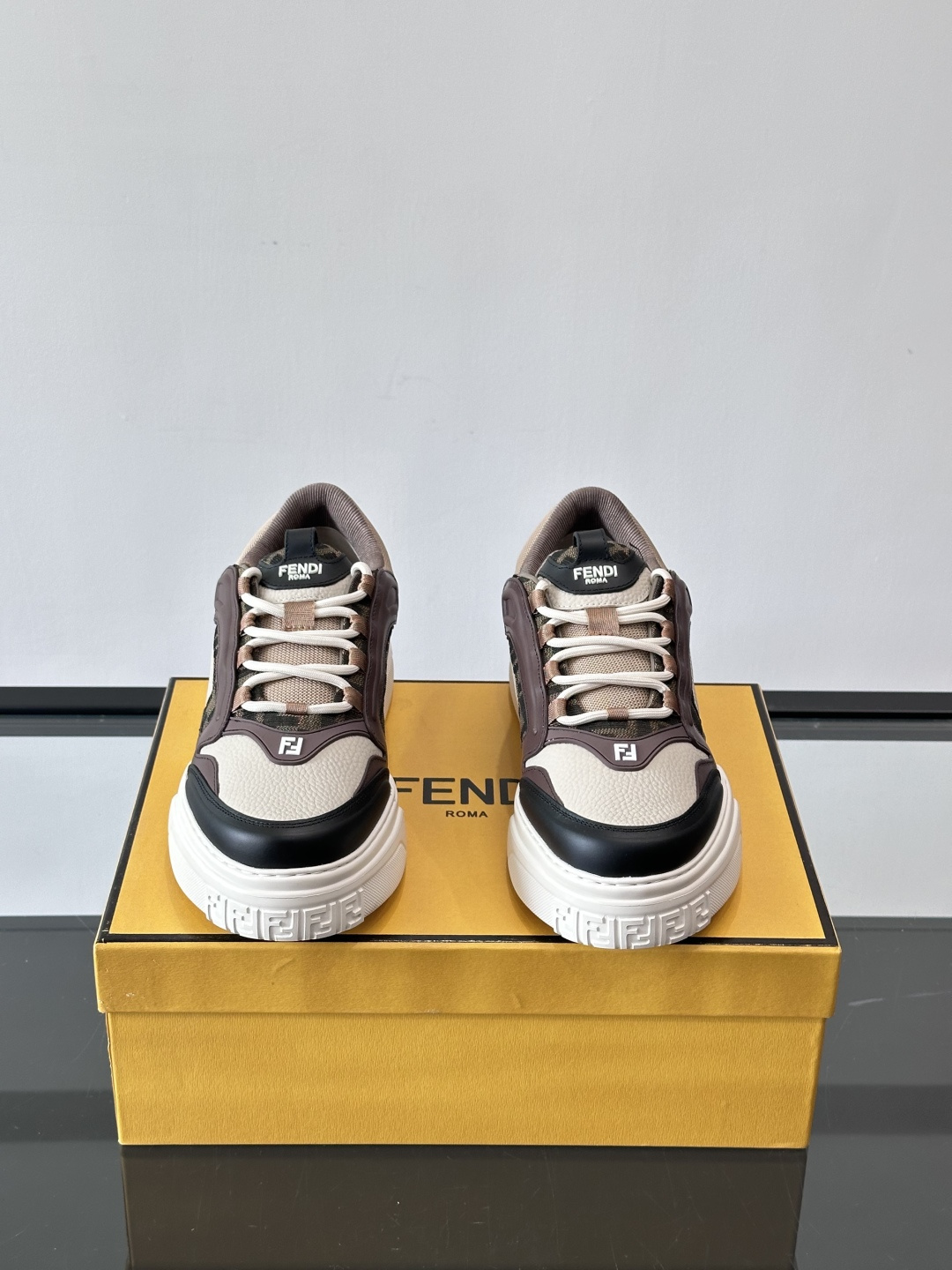 Fendi芬迪春夏最新走秀款运动鞋 25秀场出镜率最高的单品 原版购入开发 一比一复刻 设计师Kim J
