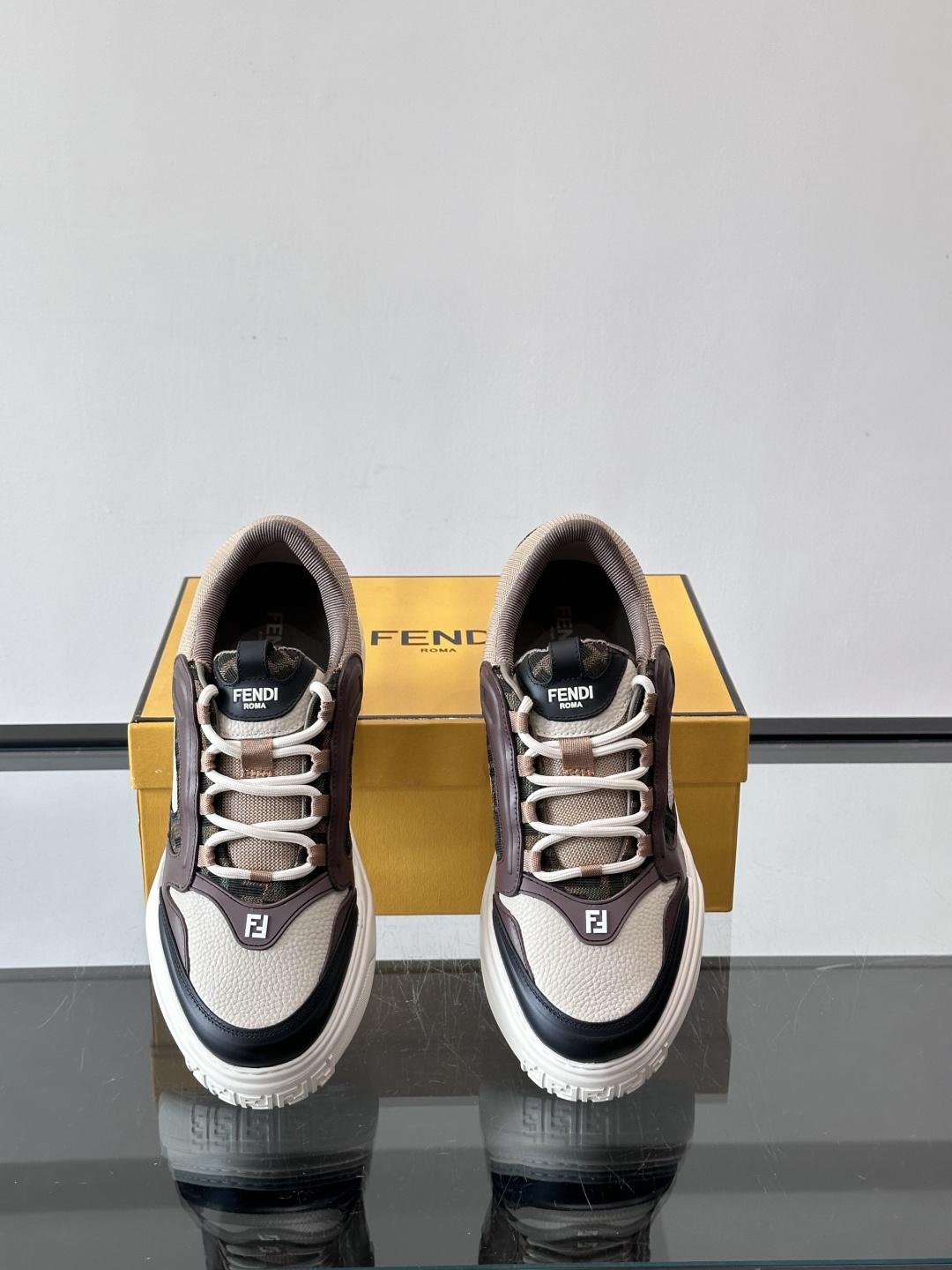 Fendi芬迪春夏最新走秀款运动鞋 25秀场出镜率最高的单品 原版购入开发 一比一复刻 设计师Kim J