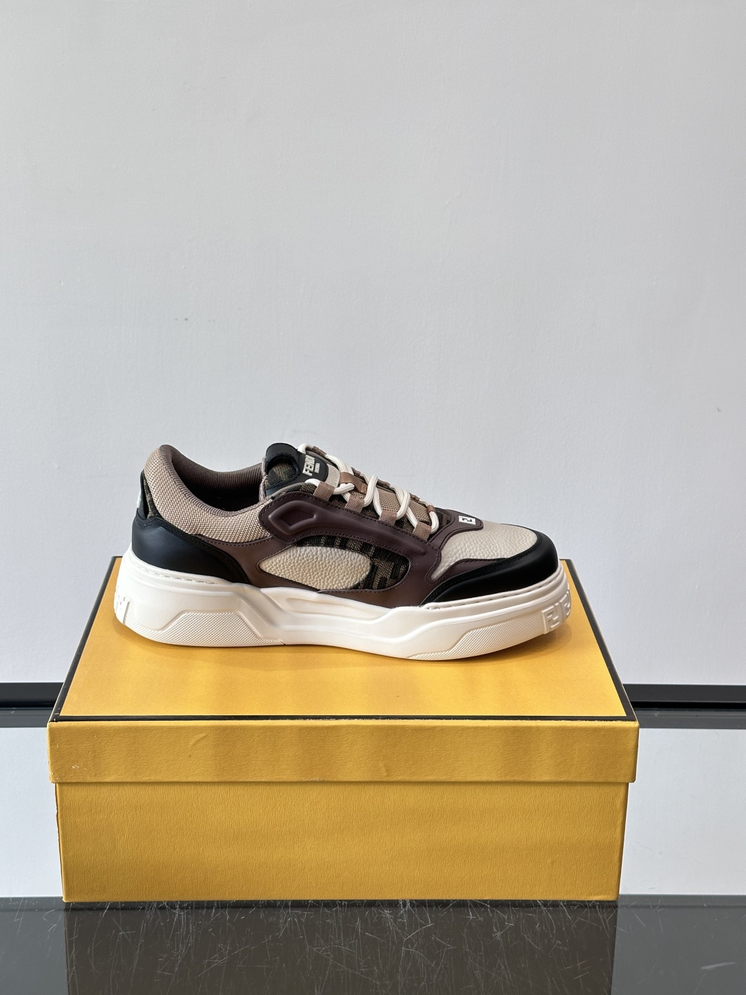 Fendi芬迪春夏最新走秀款运动鞋 25秀场出镜率最高的单品 原版购入开发 一比一复刻 设计师Kim J