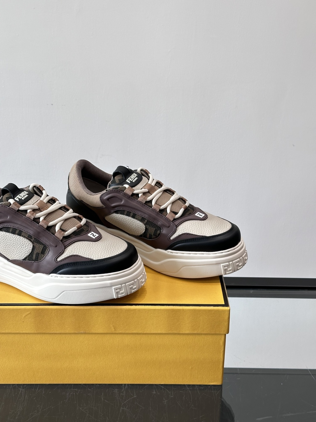 Fendi芬迪春夏最新走秀款运动鞋 25秀场出镜率最高的单品 原版购入开发 一比一复刻 设计师Kim J