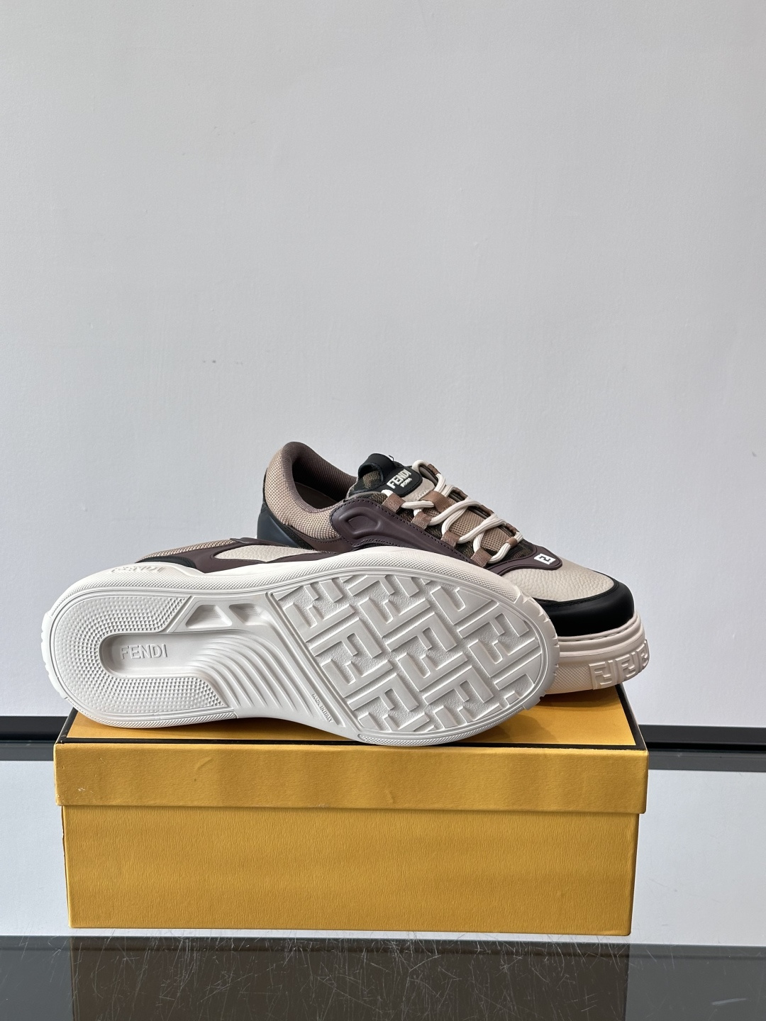 Fendi芬迪春夏最新走秀款运动鞋 25秀场出镜率最高的单品 原版购入开发 一比一复刻 设计师Kim J