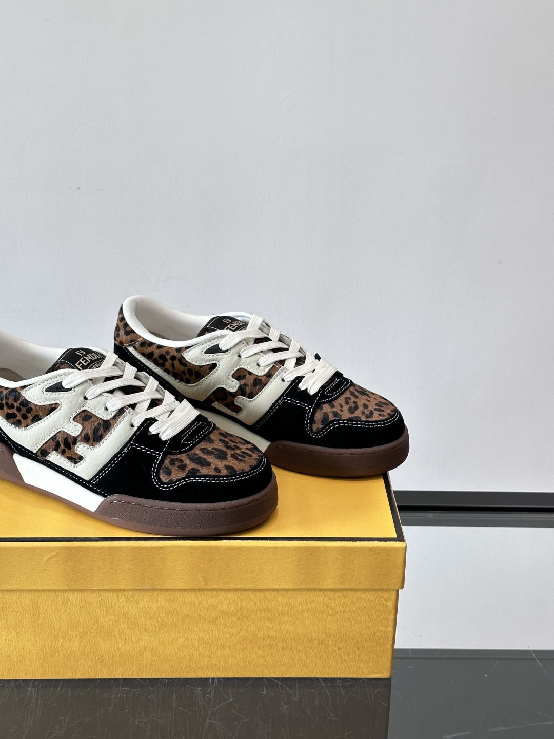 𝐅𝐄𝐍𝐃𝐈 𝐌𝐀𝐓𝐂𝐇# 芬迪休闲运动鞋👟 设计师Kim Jones打造的首款运动鞋fendi matc