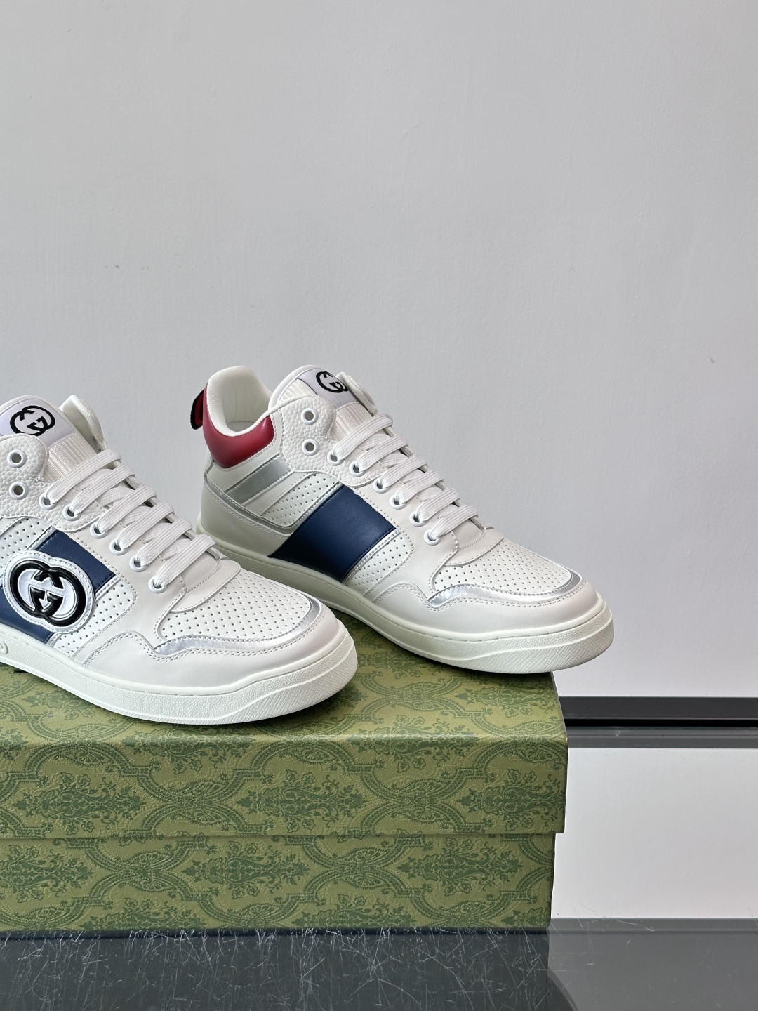 Gucci GG高帮厚底饼干鞋，经典GG老花+头层牛皮，鞋面防泼水，日常雨天都能穿！约4cm隐形厚底，乳