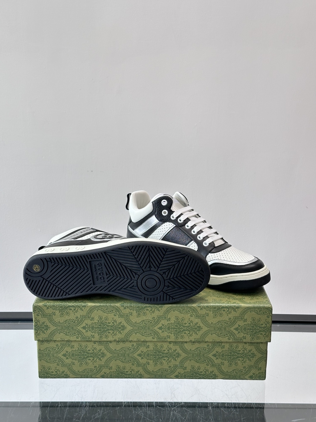 Gucci GG高帮厚底饼干鞋，经典GG老花+头层牛皮，鞋面防泼水，日常雨天都能穿！约4cm隐形厚底，乳