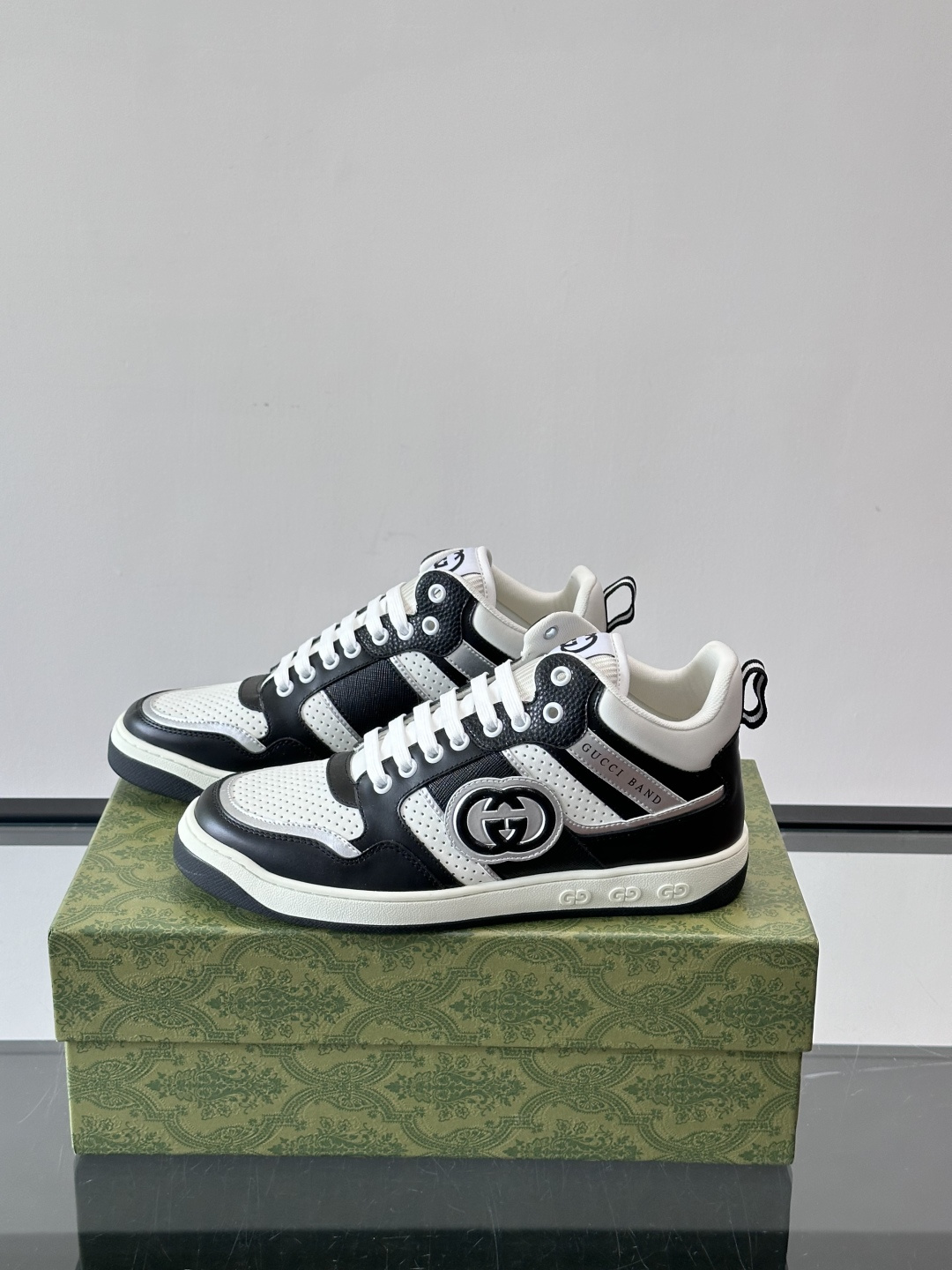 Gucci GG高帮厚底饼干鞋，经典GG老花+头层牛皮，鞋面防泼水，日常雨天都能穿！约4cm隐形厚底，乳