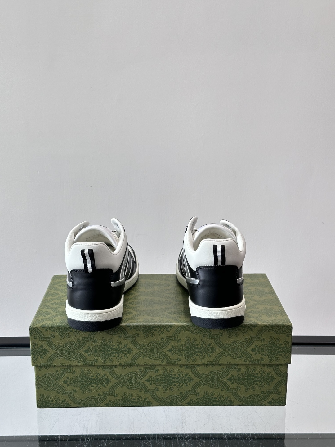 Gucci GG高帮厚底饼干鞋，经典GG老花+头层牛皮，鞋面防泼水，日常雨天都能穿！约4cm隐形厚底，乳