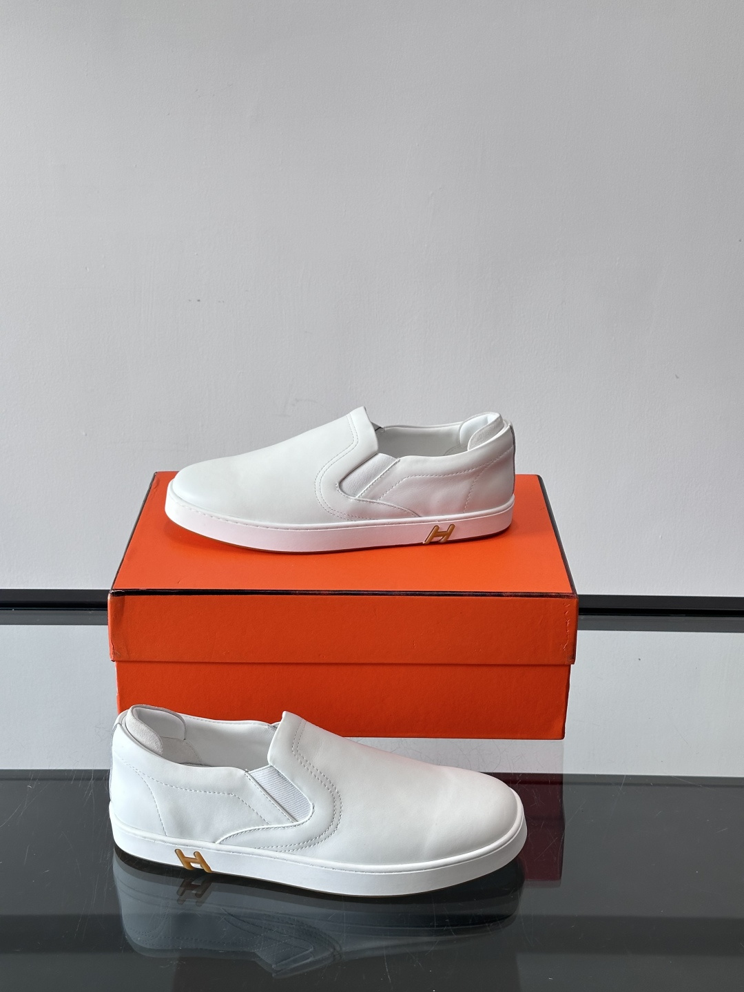 Hermes Horsens 休闲鞋爱马仕Horsens系列休闲鞋，牛皮革。简约低调又有质感。鞋面“H”