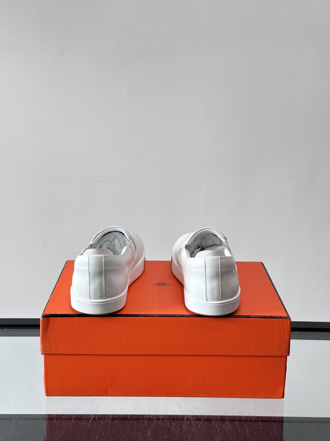 Hermes Horsens 休闲鞋爱马仕Horsens系列休闲鞋，牛皮革。简约低调又有质感。鞋面“H”