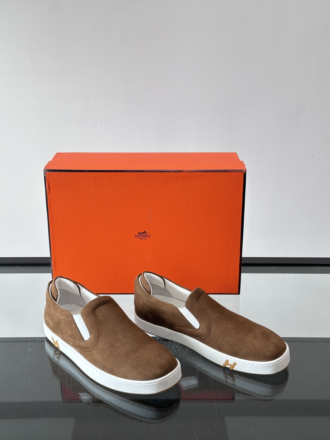 Hermes Horsens 休闲鞋爱马仕Horsens系列休闲鞋，牛皮革。简约低调又有质感。鞋面“H”