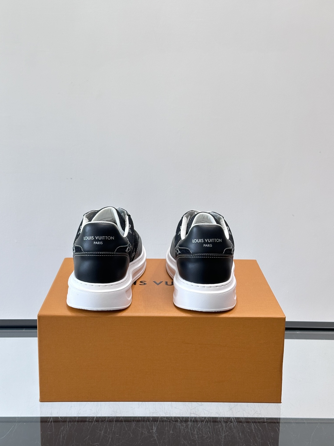 LV Monogram男士板鞋🧡LV Monogram板鞋，经典老花设计，低调奢华又百搭！鞋面黑色牛皮+