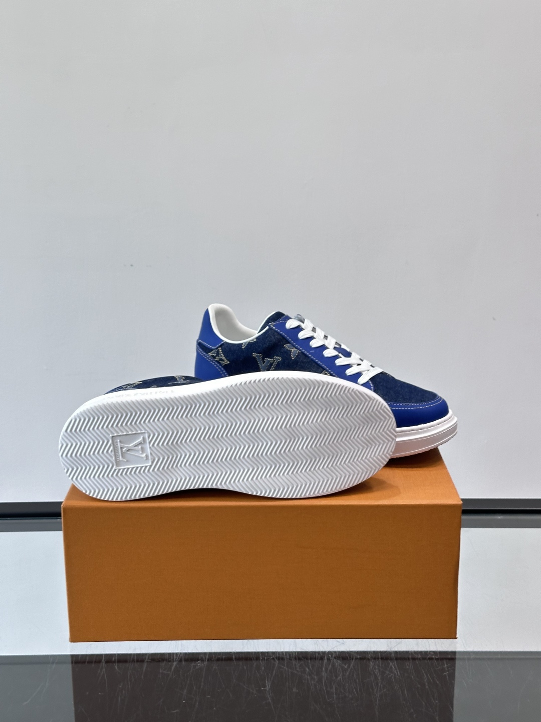 LV Monogram男士板鞋🧡LV Monogram板鞋，经典老花设计，低调奢华又百搭！鞋面黑色牛皮+