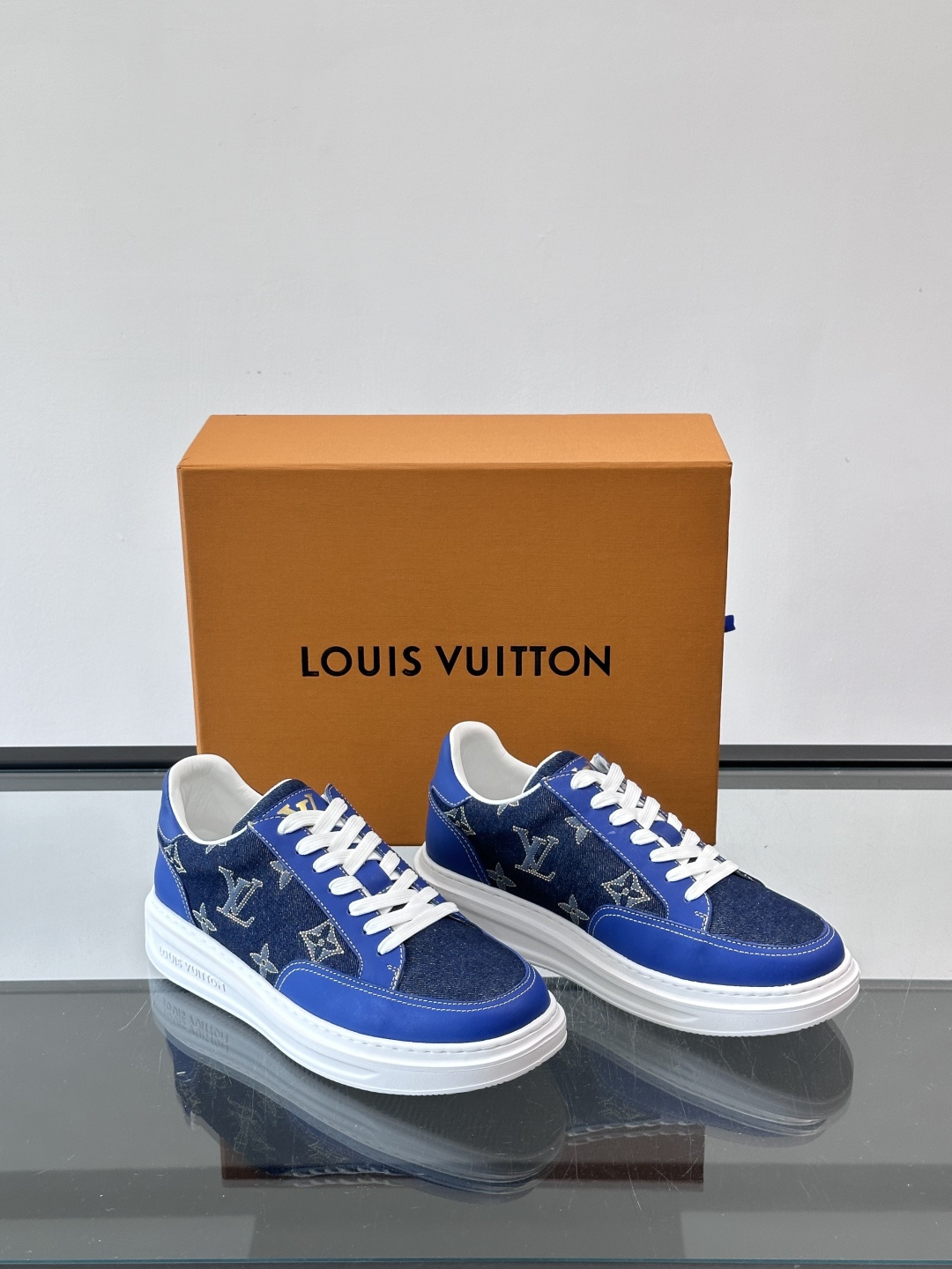 LV Monogram男士板鞋🧡LV Monogram板鞋，经典老花设计，低调奢华又百搭！鞋面黑色牛皮+