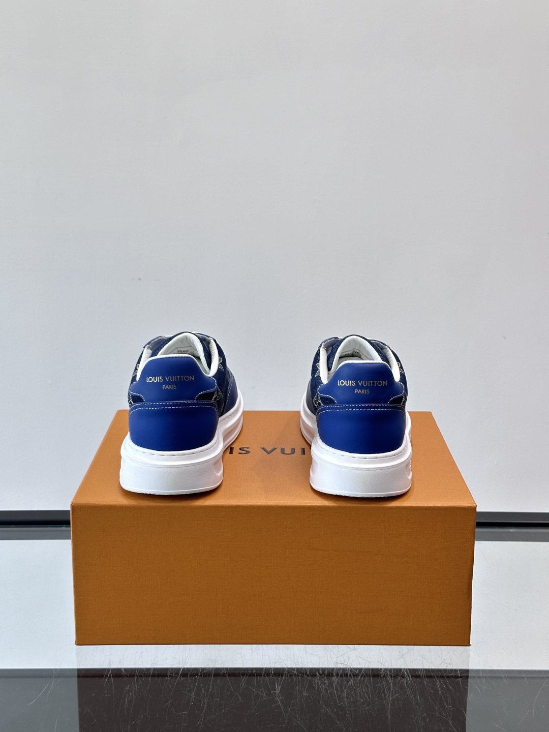 LV Monogram男士板鞋🧡LV Monogram板鞋，经典老花设计，低调奢华又百搭！鞋面黑色牛皮+