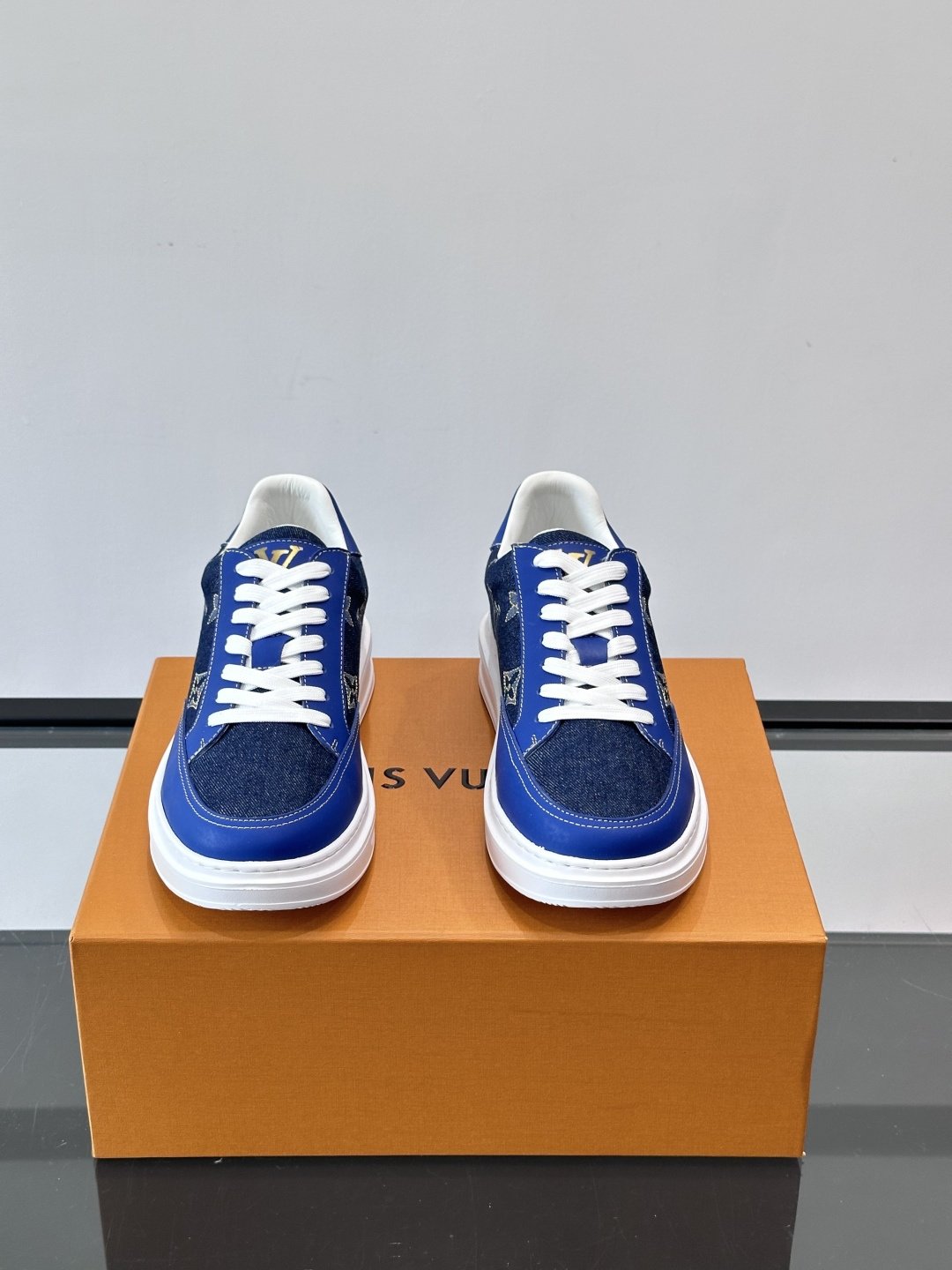 LV Monogram男士板鞋🧡LV Monogram板鞋，经典老花设计，低调奢华又百搭！鞋面黑色牛皮+