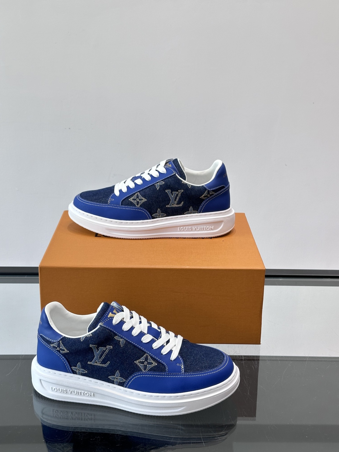 LV Monogram男士板鞋🧡LV Monogram板鞋，经典老花设计，低调奢华又百搭！鞋面黑色牛皮+