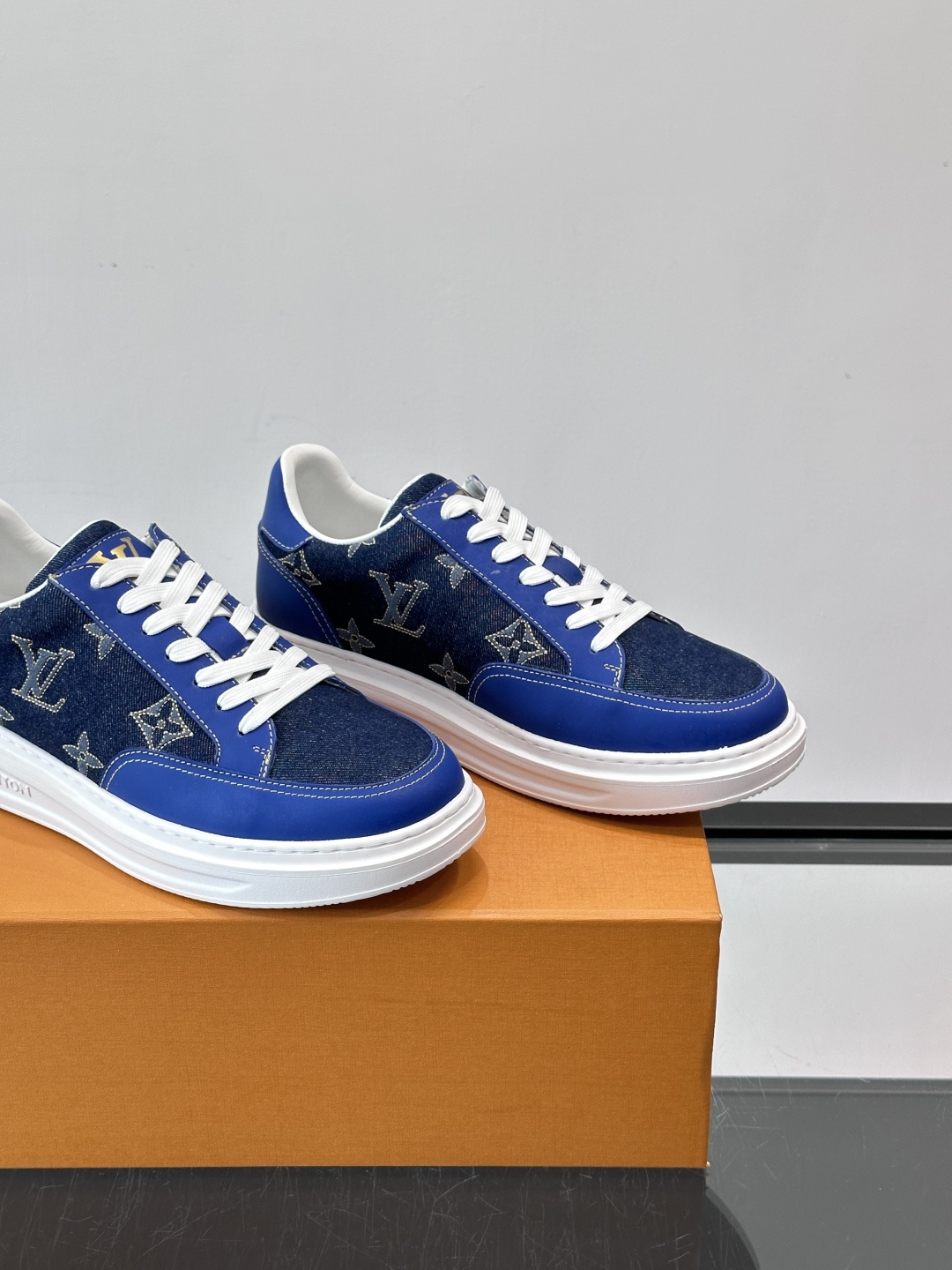 LV Monogram男士板鞋🧡LV Monogram板鞋，经典老花设计，低调奢华又百搭！鞋面黑色牛皮+