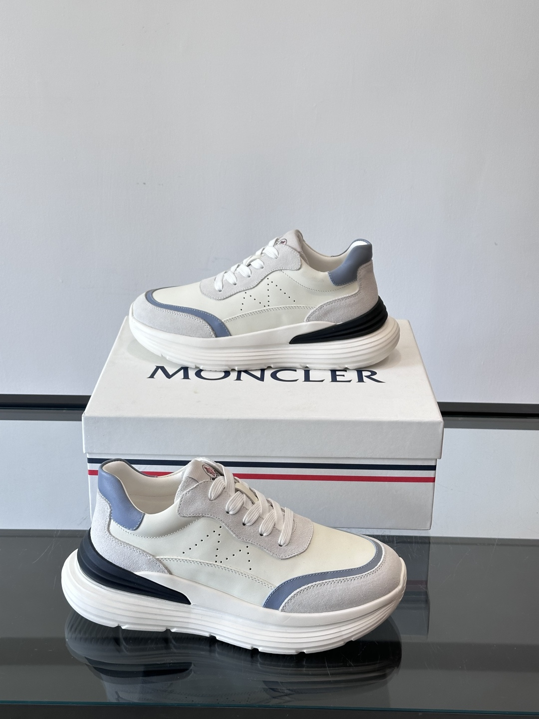 Moncler Casual Thick-Soled Sneakers: Stylish, Breathable, and Comfortable 5 cmp i1762918594934 3300 0 3