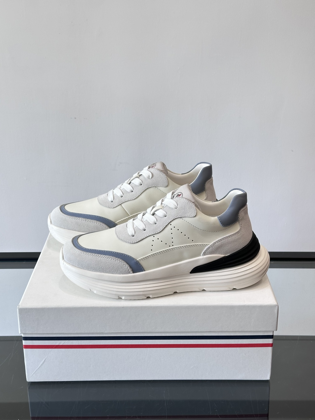 Moncler Casual Thick-Soled Sneakers: Stylish, Breathable, and Comfortable 4 cmp i1762918613696 4754 0 2