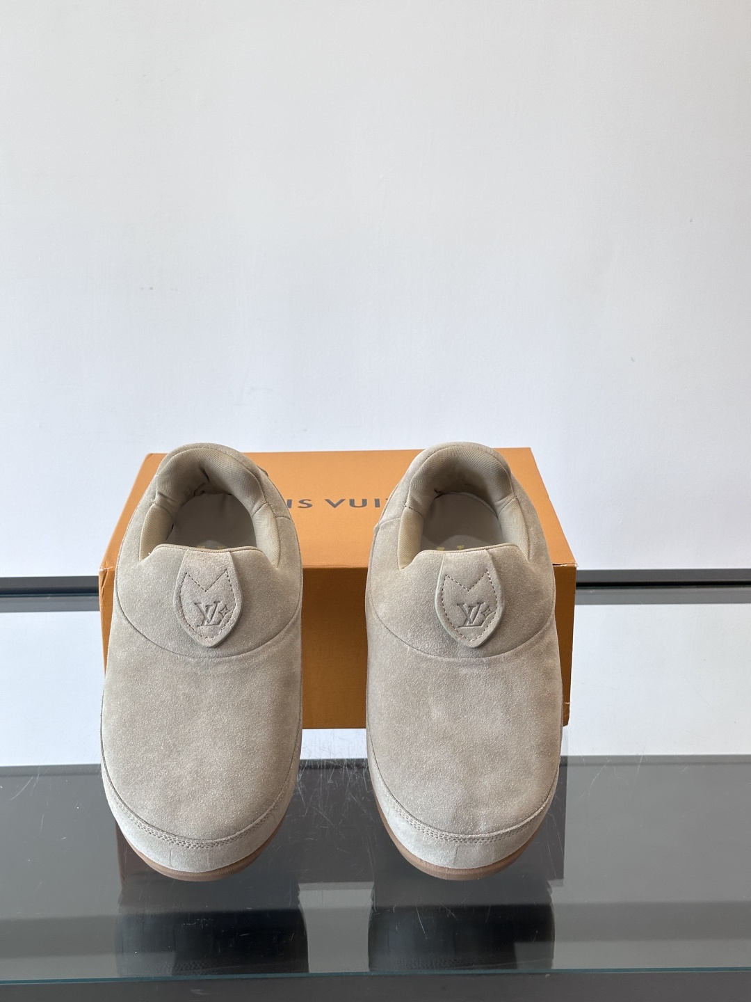 LV与Nigo联名Buttersoft面包鞋，2025秋冬系列，牛皮革+羊皮革材质，绒面柔软，圆润鞋型超