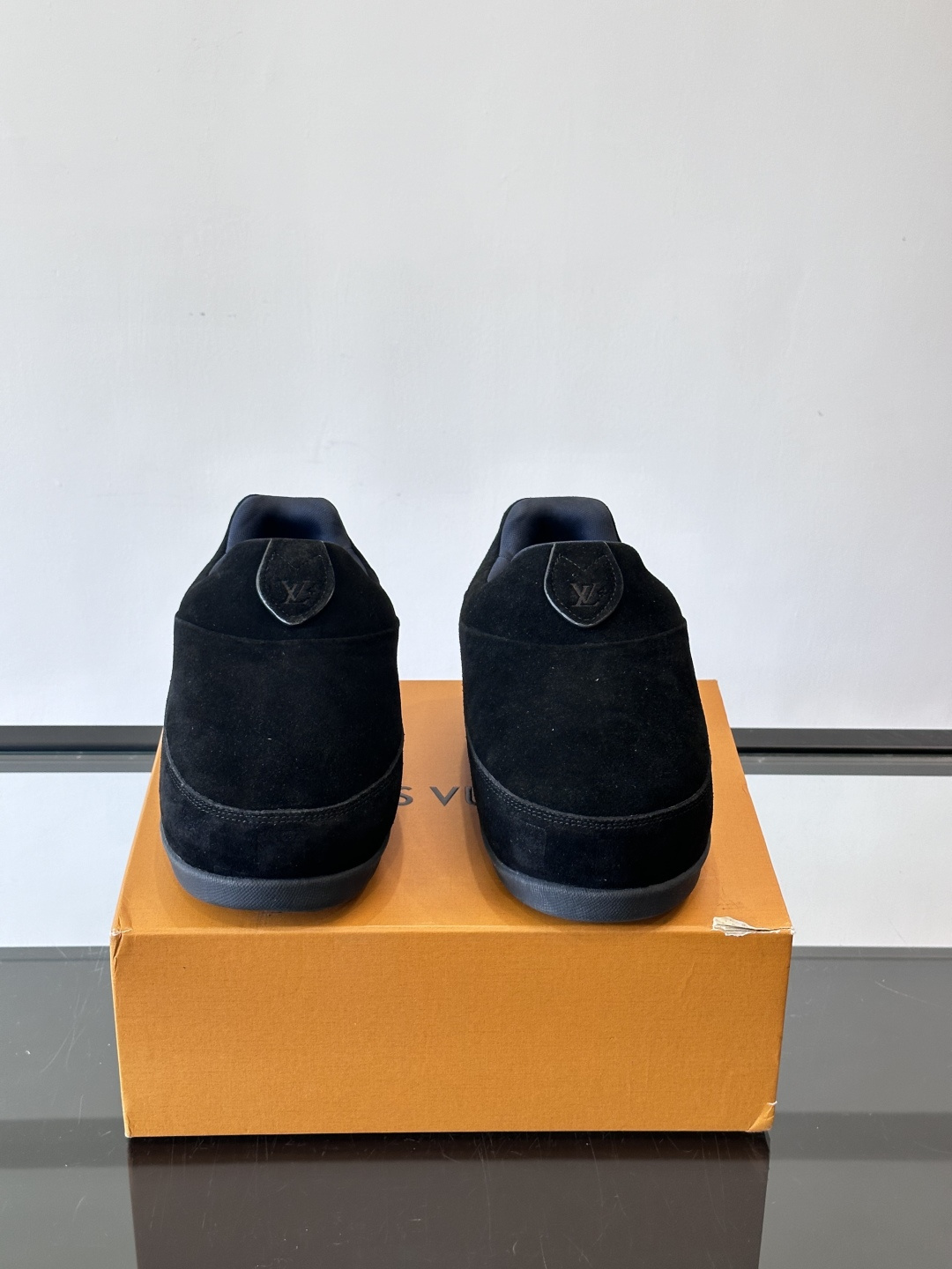 LV与Nigo联名Buttersoft面包鞋，2025秋冬系列，牛皮革+羊皮革材质，绒面柔软，圆润鞋型超