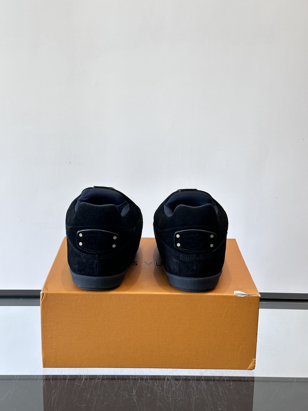 LV与Nigo联名Buttersoft面包鞋，2025秋冬系列，牛皮革+羊皮革材质，绒面柔软，圆润鞋型超