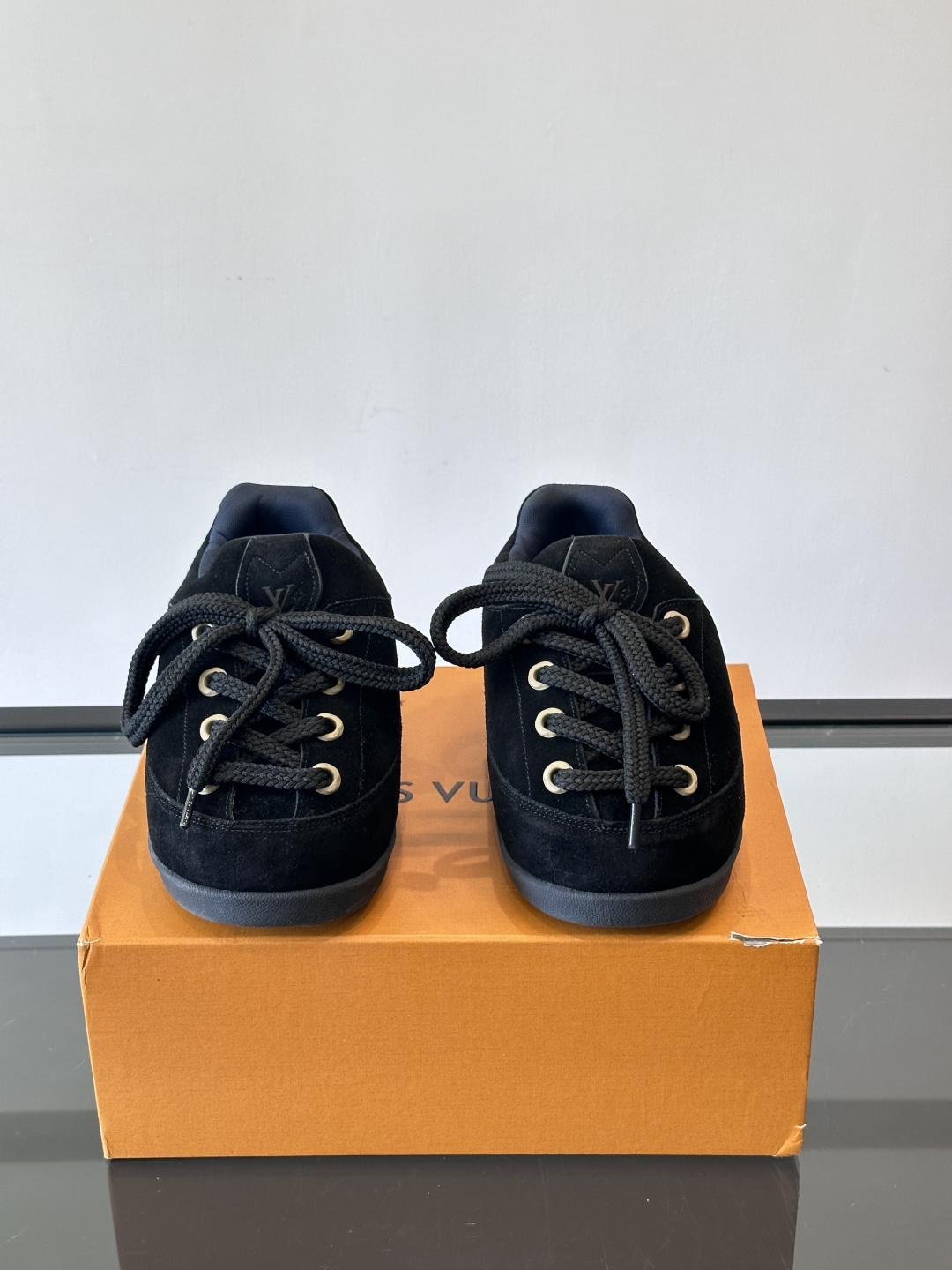 LV胖丁面包鞋🍞LV胖丁面包鞋是路易威登与nigo。联名的秋冬新款，圆润鞋型+复古咖啡色，羊皮革材质柔软