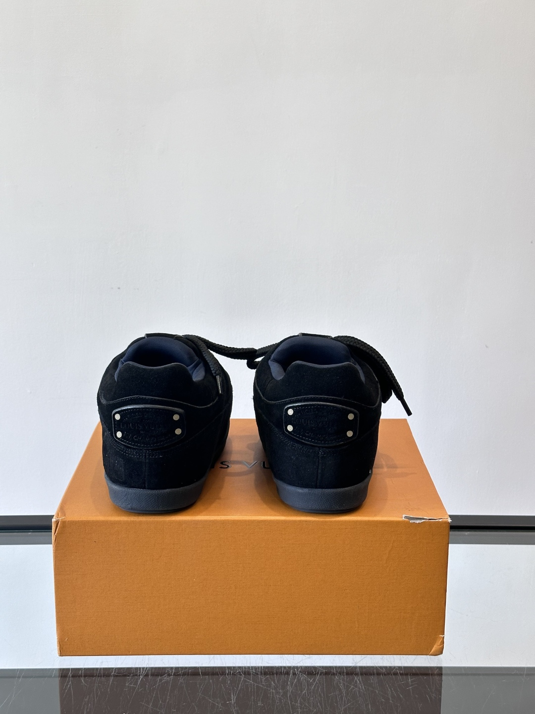 LV胖丁面包鞋🍞LV胖丁面包鞋是路易威登与nigo。联名的秋冬新款，圆润鞋型+复古咖啡色，羊皮革材质柔软