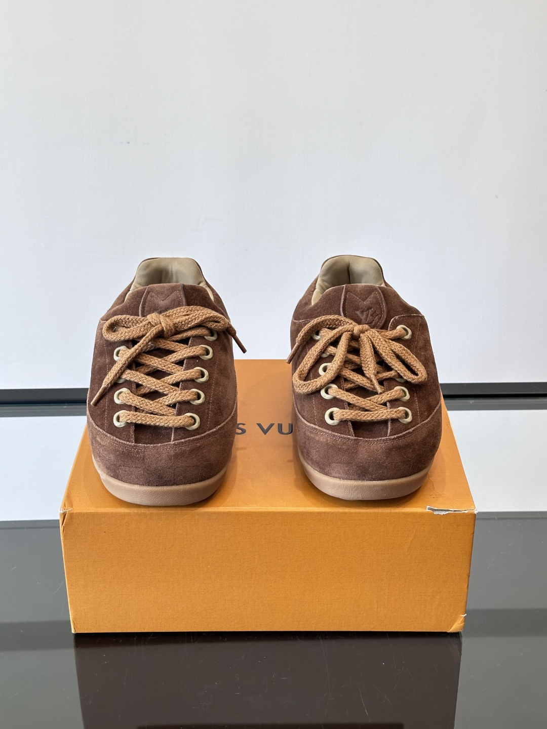 LV胖丁面包鞋🍞LV胖丁面包鞋是路易威登与nigo。联名的秋冬新款，圆润鞋型+复古咖啡色，羊皮革材质柔软