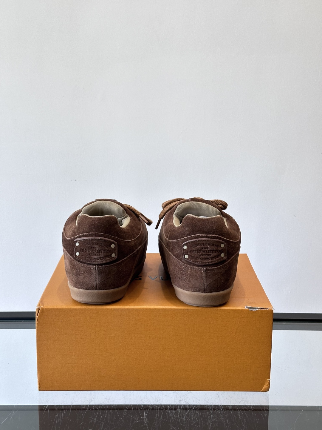 LV胖丁面包鞋🍞LV胖丁面包鞋是路易威登与nigo。联名的秋冬新款，圆润鞋型+复古咖啡色，羊皮革材质柔软