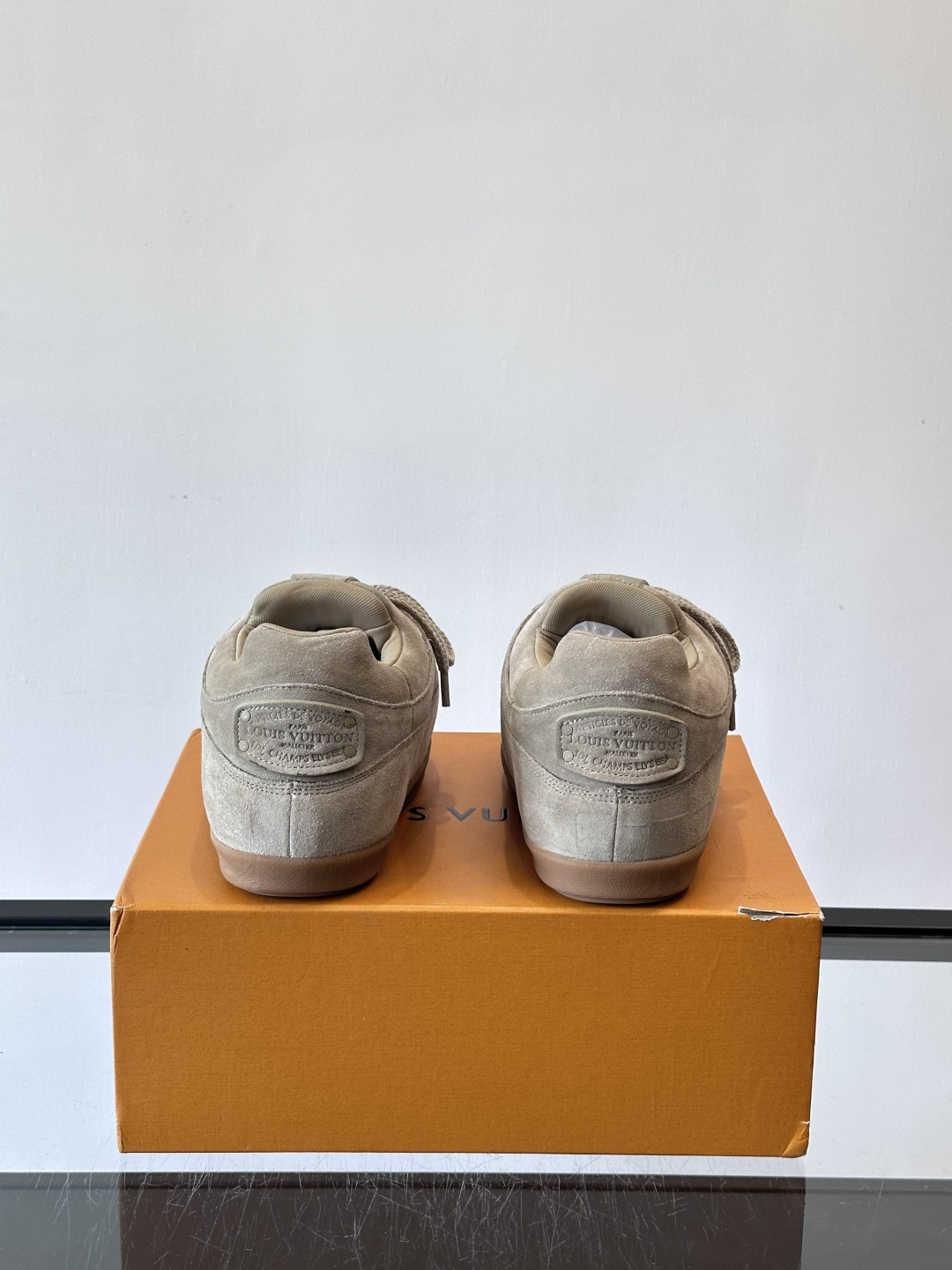 LV胖丁面包鞋🍞LV胖丁面包鞋是路易威登与nigo。联名的秋冬新款，圆润鞋型+复古咖啡色，羊皮革材质柔软