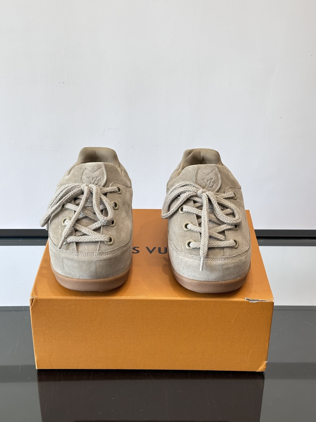 LV胖丁面包鞋🍞LV胖丁面包鞋是路易威登与nigo。联名的秋冬新款，圆润鞋型+复古咖啡色，羊皮革材质柔软