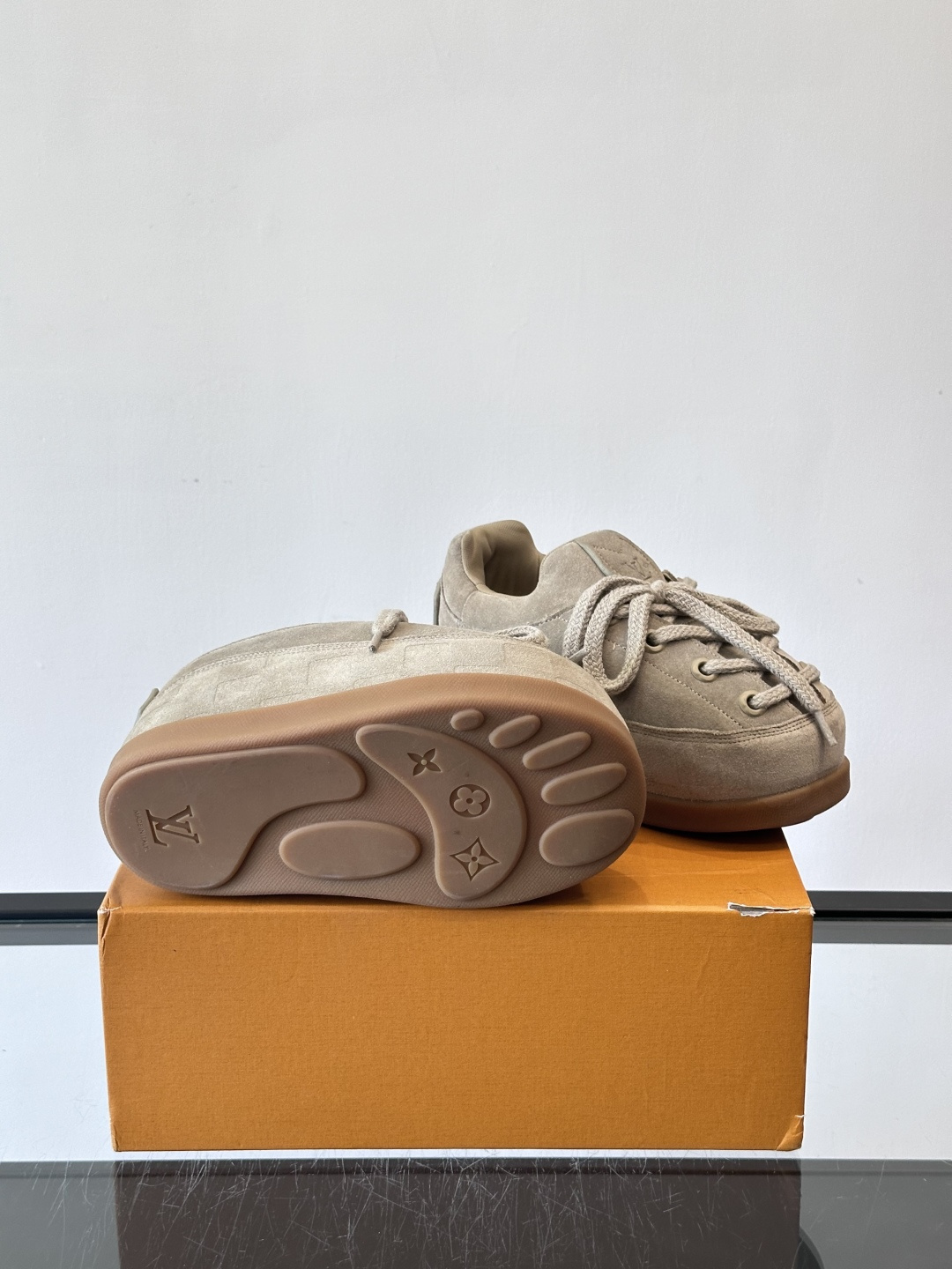 LV胖丁面包鞋🍞LV胖丁面包鞋是路易威登与nigo。联名的秋冬新款，圆润鞋型+复古咖啡色，羊皮革材质柔软