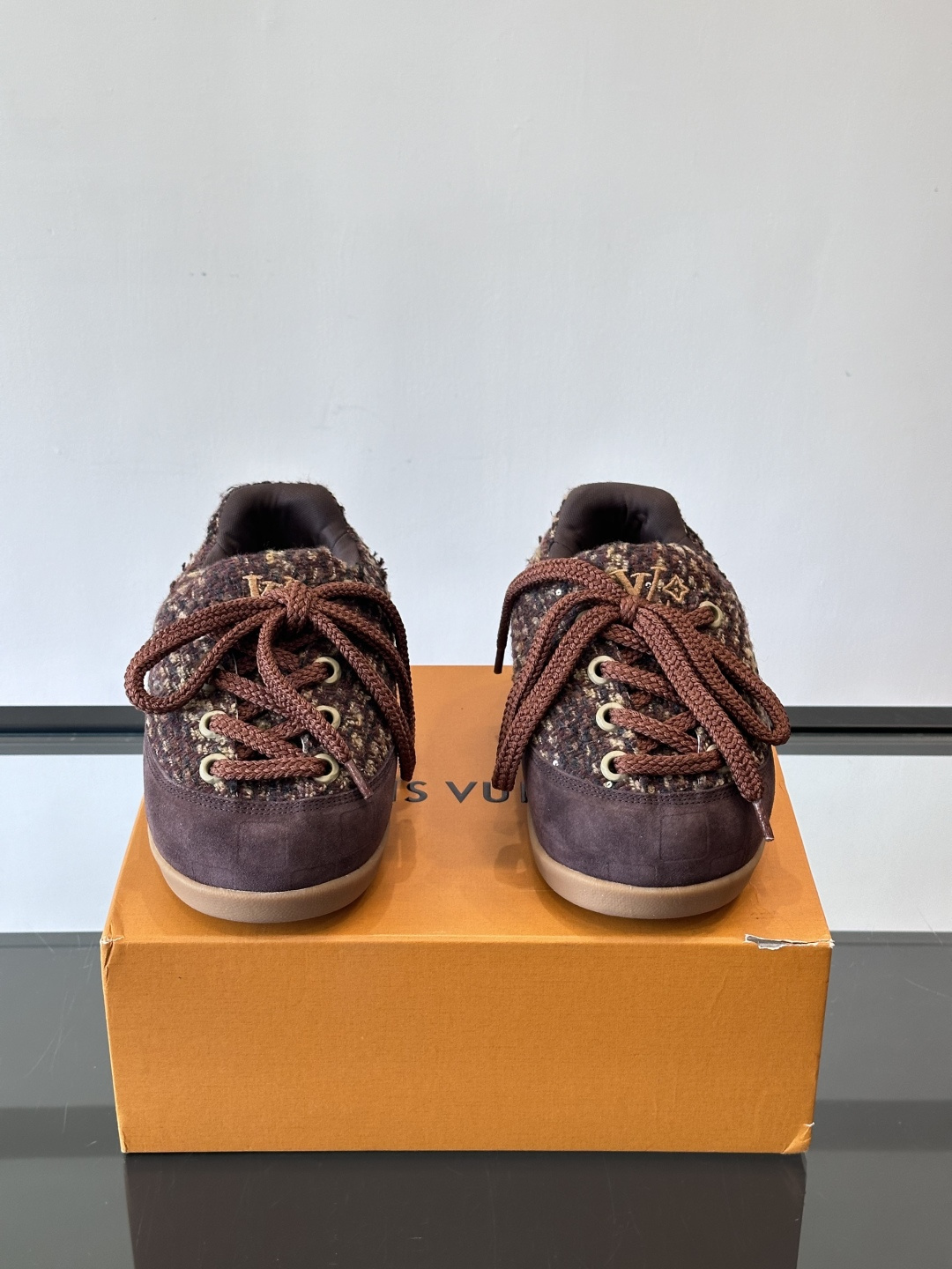 LV胖丁面包鞋🍞LV胖丁面包鞋是路易威登与nigo。联名的秋冬新款，圆润鞋型+复古咖啡色，羊皮革材质柔软