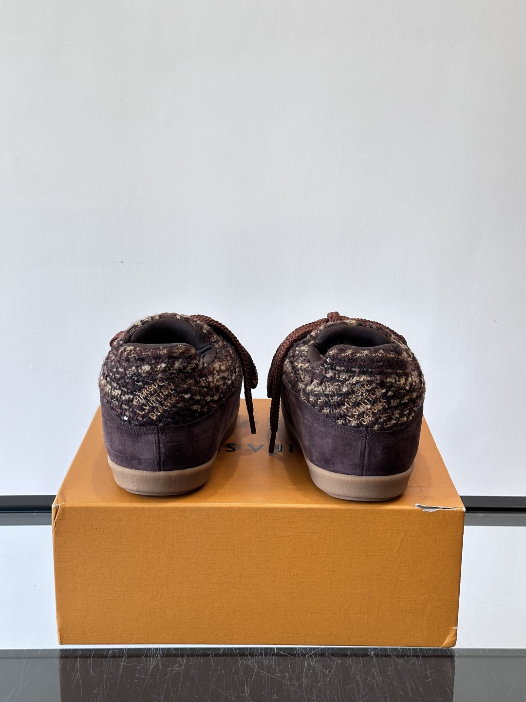 LV胖丁面包鞋🍞LV胖丁面包鞋是路易威登与nigo。联名的秋冬新款，圆润鞋型+复古咖啡色，羊皮革材质柔软