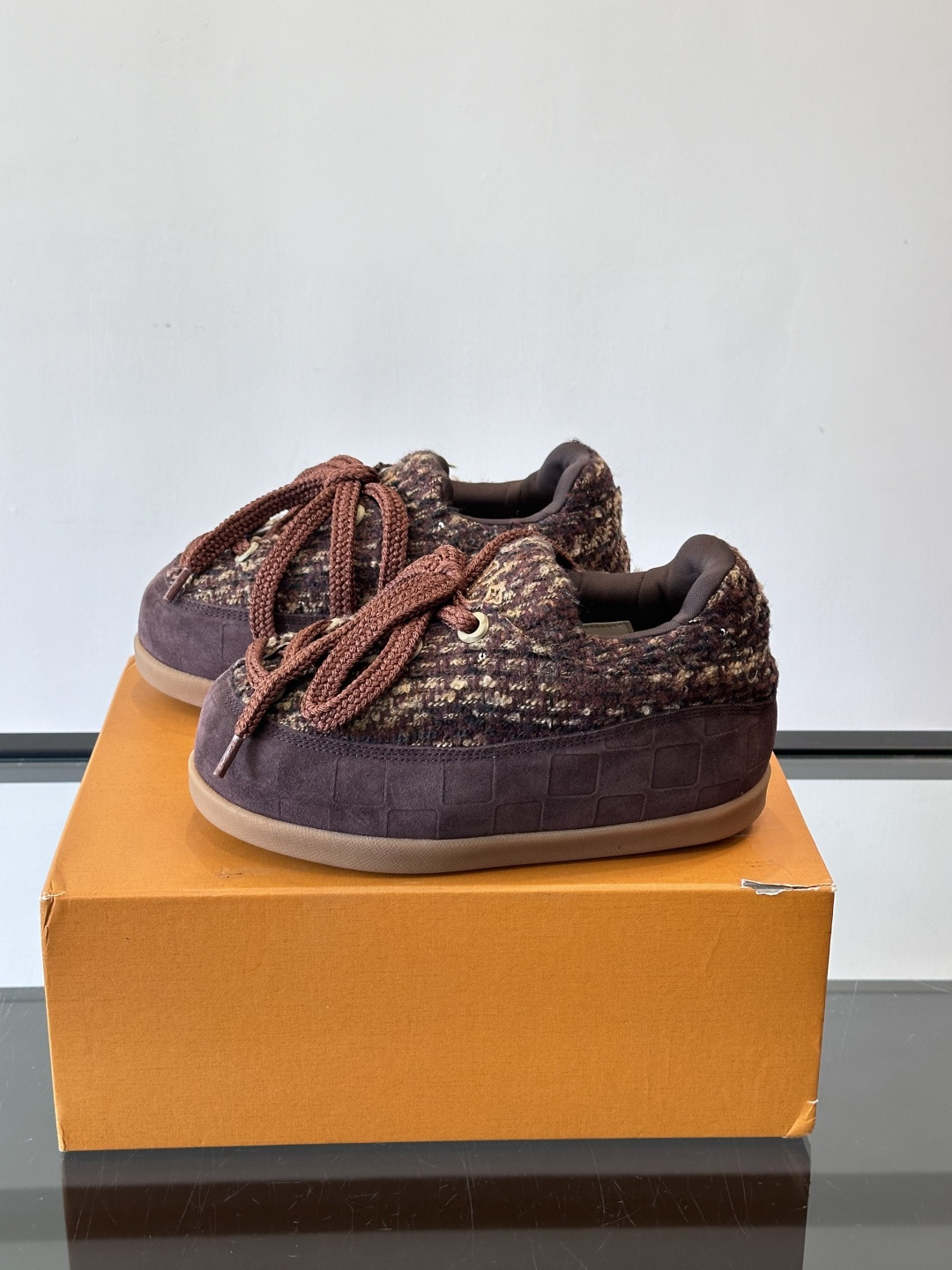 LV胖丁面包鞋🍞LV胖丁面包鞋是路易威登与nigo。联名的秋冬新款，圆润鞋型+复古咖啡色，羊皮革材质柔软