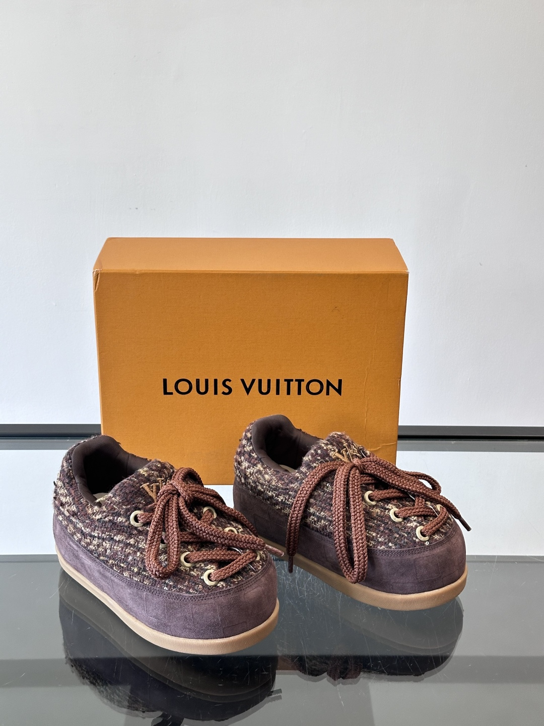 LV胖丁面包鞋🍞LV胖丁面包鞋是路易威登与nigo。联名的秋冬新款，圆润鞋型+复古咖啡色，羊皮革材质柔软