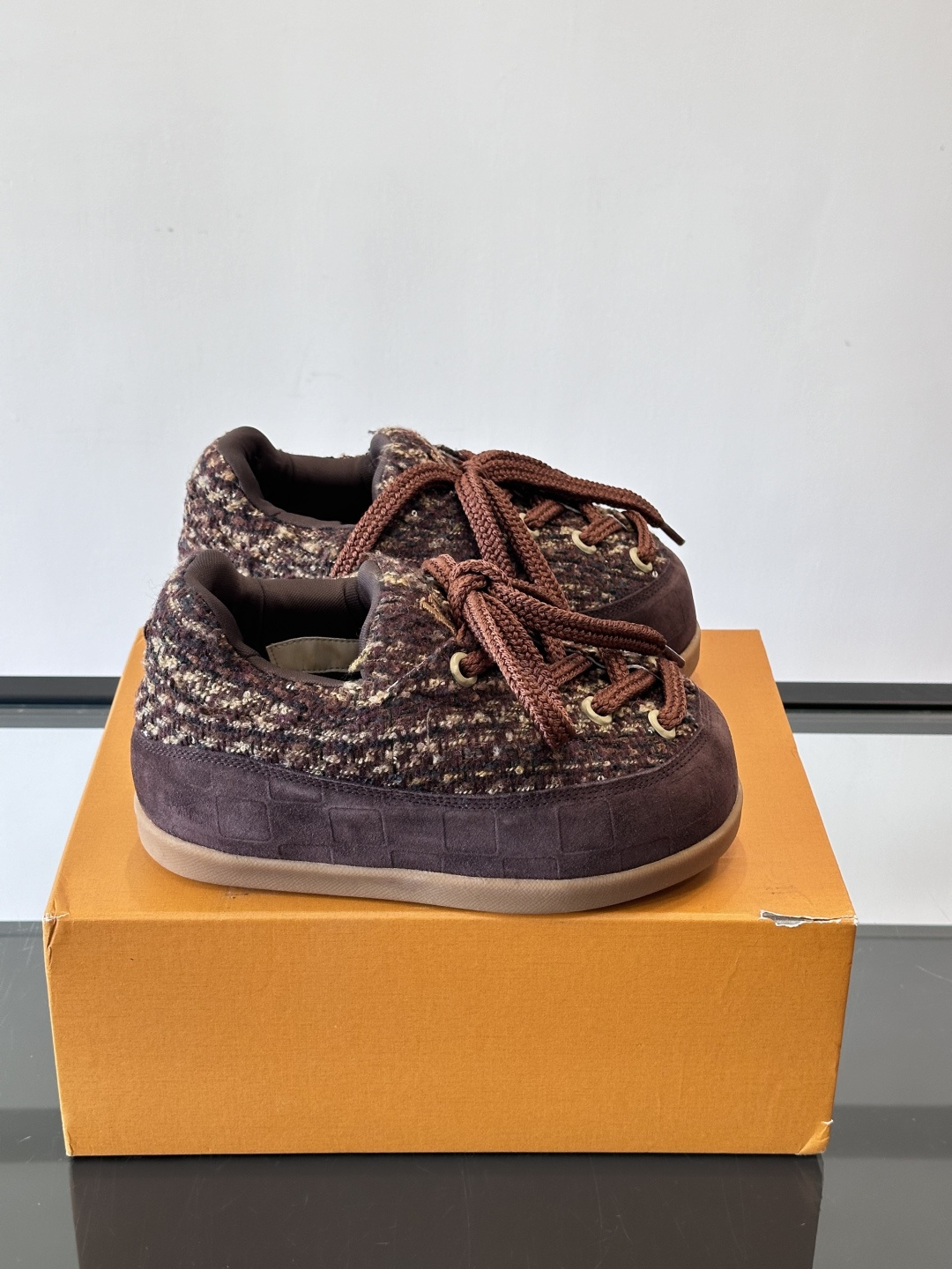 LV胖丁面包鞋🍞LV胖丁面包鞋是路易威登与nigo。联名的秋冬新款，圆润鞋型+复古咖啡色，羊皮革材质柔软