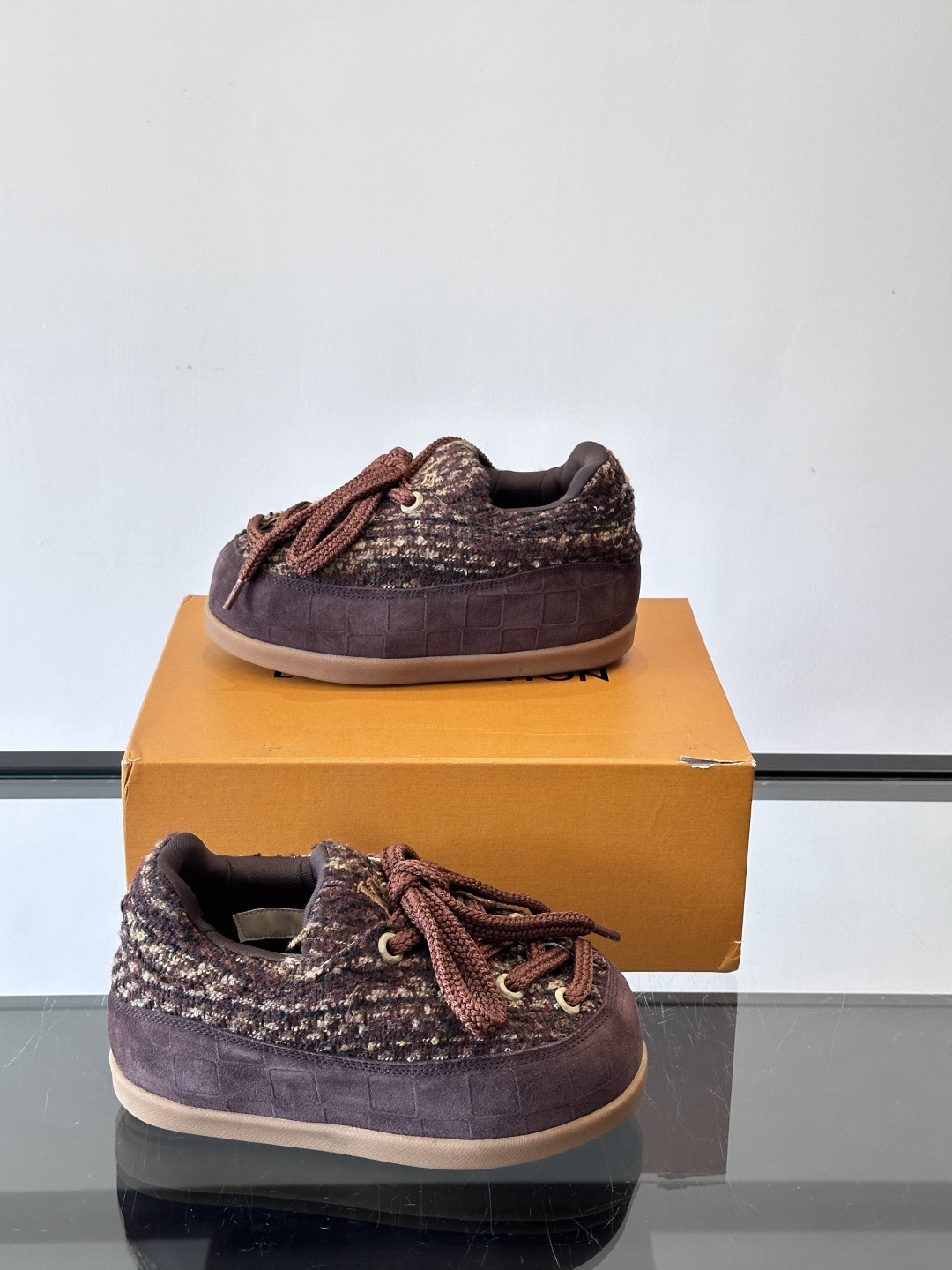 LV胖丁面包鞋🍞LV胖丁面包鞋是路易威登与nigo。联名的秋冬新款，圆润鞋型+复古咖啡色，羊皮革材质柔软