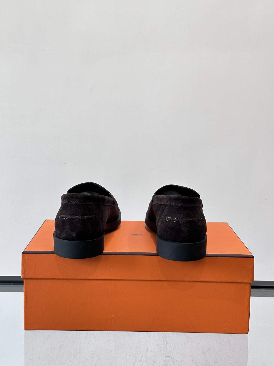 爱马仕 Go Mule乐福鞋这款爱马仕GoMule乐福鞋，采用进口牛反绒，柔软舒适，内里和垫脚都是羊皮，