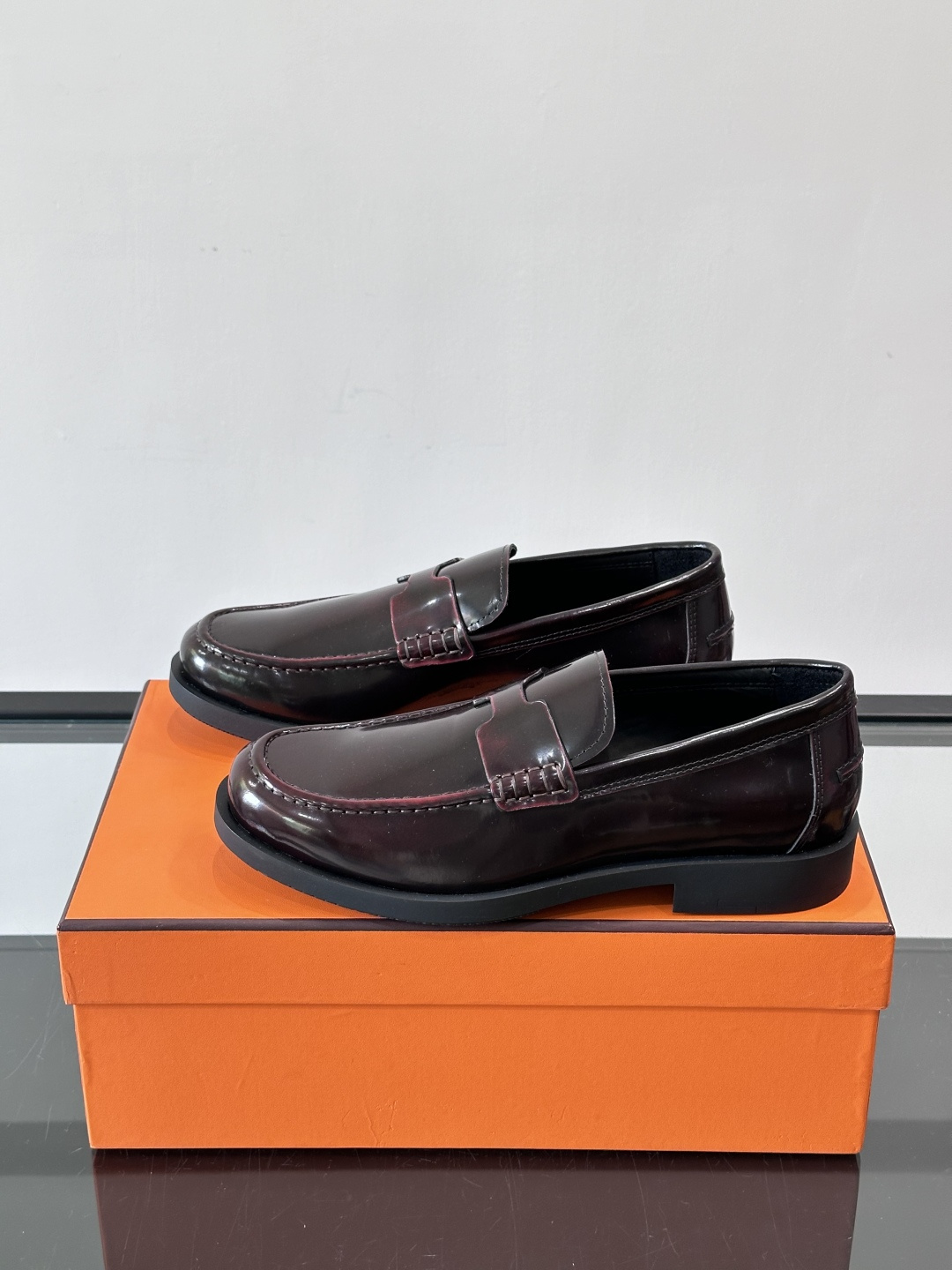 爱马仕 Go Mule乐福鞋这款爱马仕GoMule乐福鞋，采用进口牛反绒，柔软舒适，内里和垫脚都是羊皮，