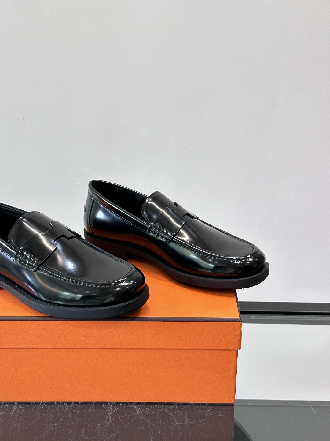 爱马仕 Go Mule乐福鞋这款爱马仕GoMule乐福鞋，采用进口牛反绒，柔软舒适，内里和垫脚都是羊皮，