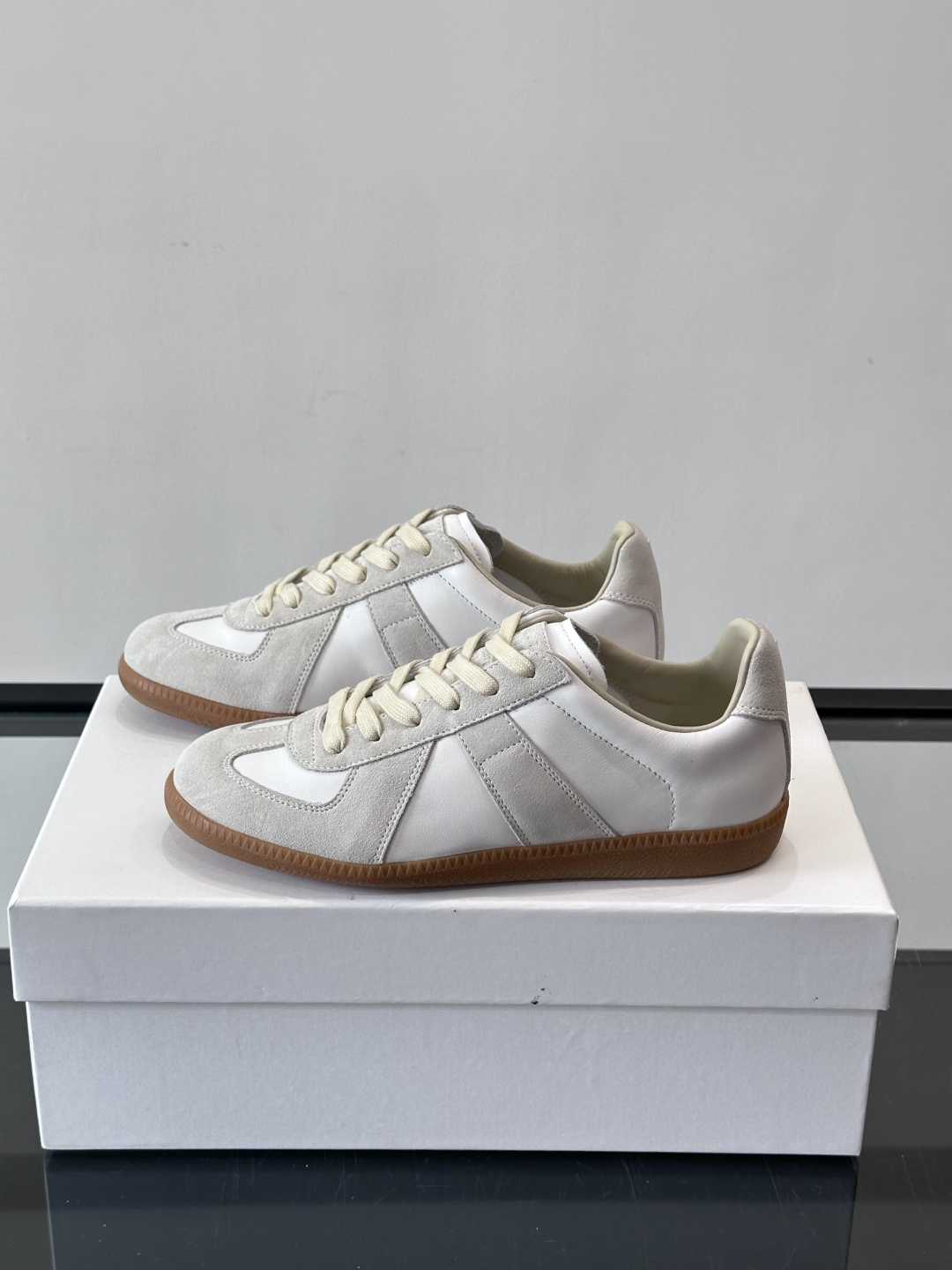 Maison Margiela经典德训鞋，简约复古风，真皮+羊皮内里，质感细腻又舒适。生胶鞋底抓地力强，