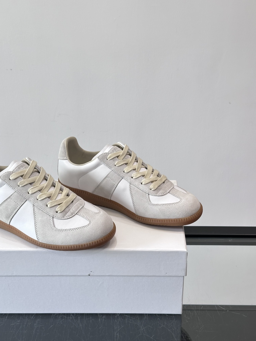 Maison Margiela经典德训鞋，简约复古风，真皮+羊皮内里，质感细腻又舒适。生胶鞋底抓地力强，