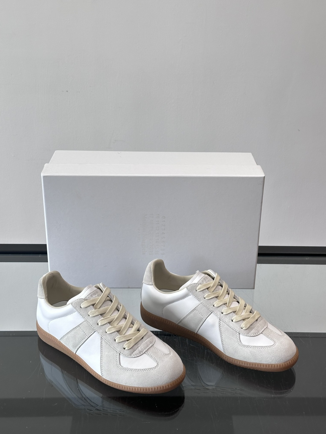 Maison Margiela经典德训鞋，简约复古风，真皮+羊皮内里，质感细腻又舒适。生胶鞋底抓地力强，